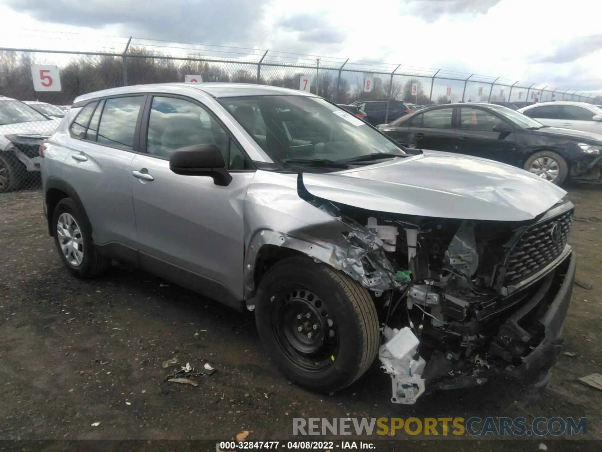 1 Photograph of a damaged car 7MUAAABG5NV002015 TOYOTA COROLLA CROSS 2022