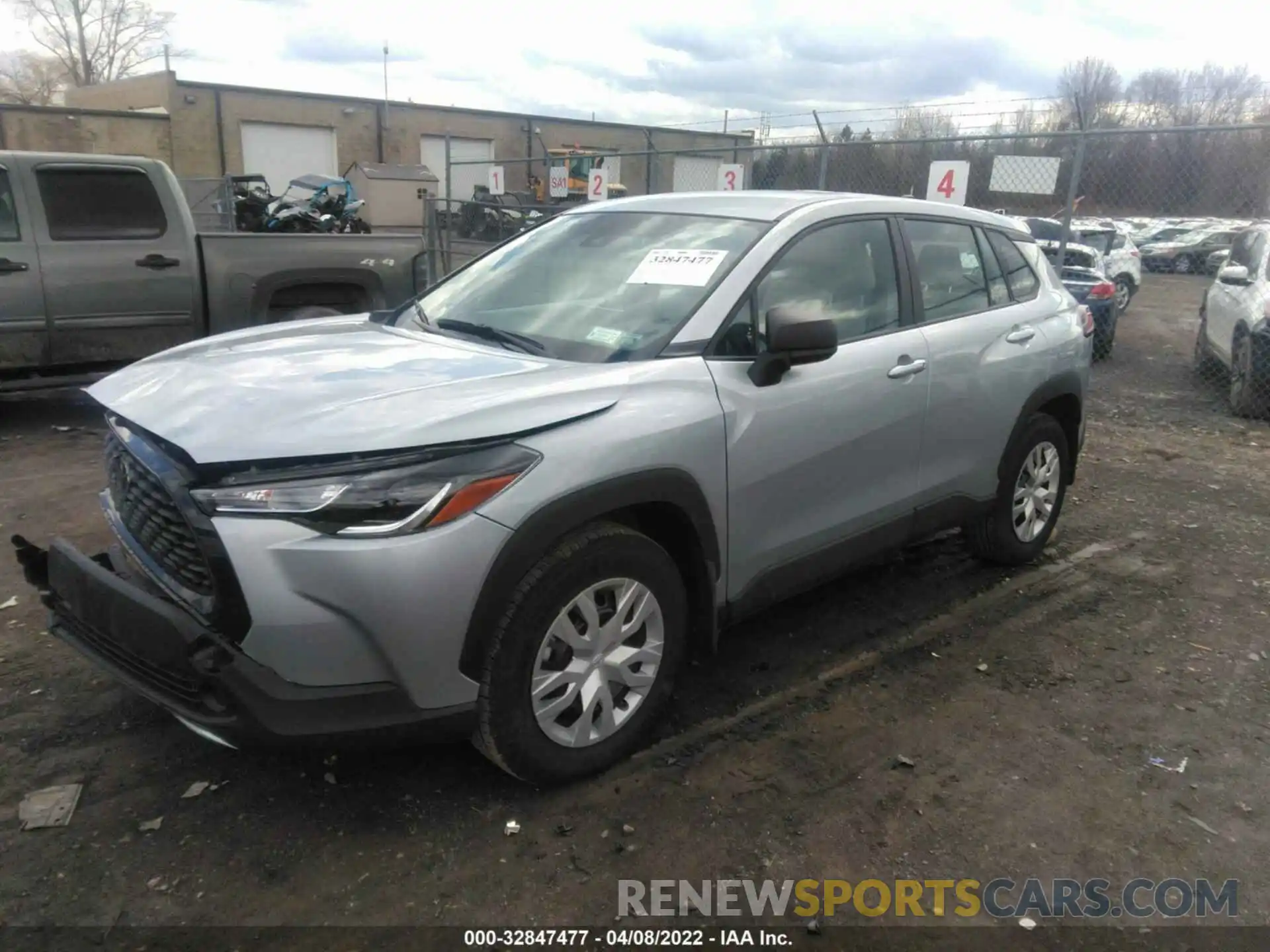 2 Photograph of a damaged car 7MUAAABG5NV002015 TOYOTA COROLLA CROSS 2022