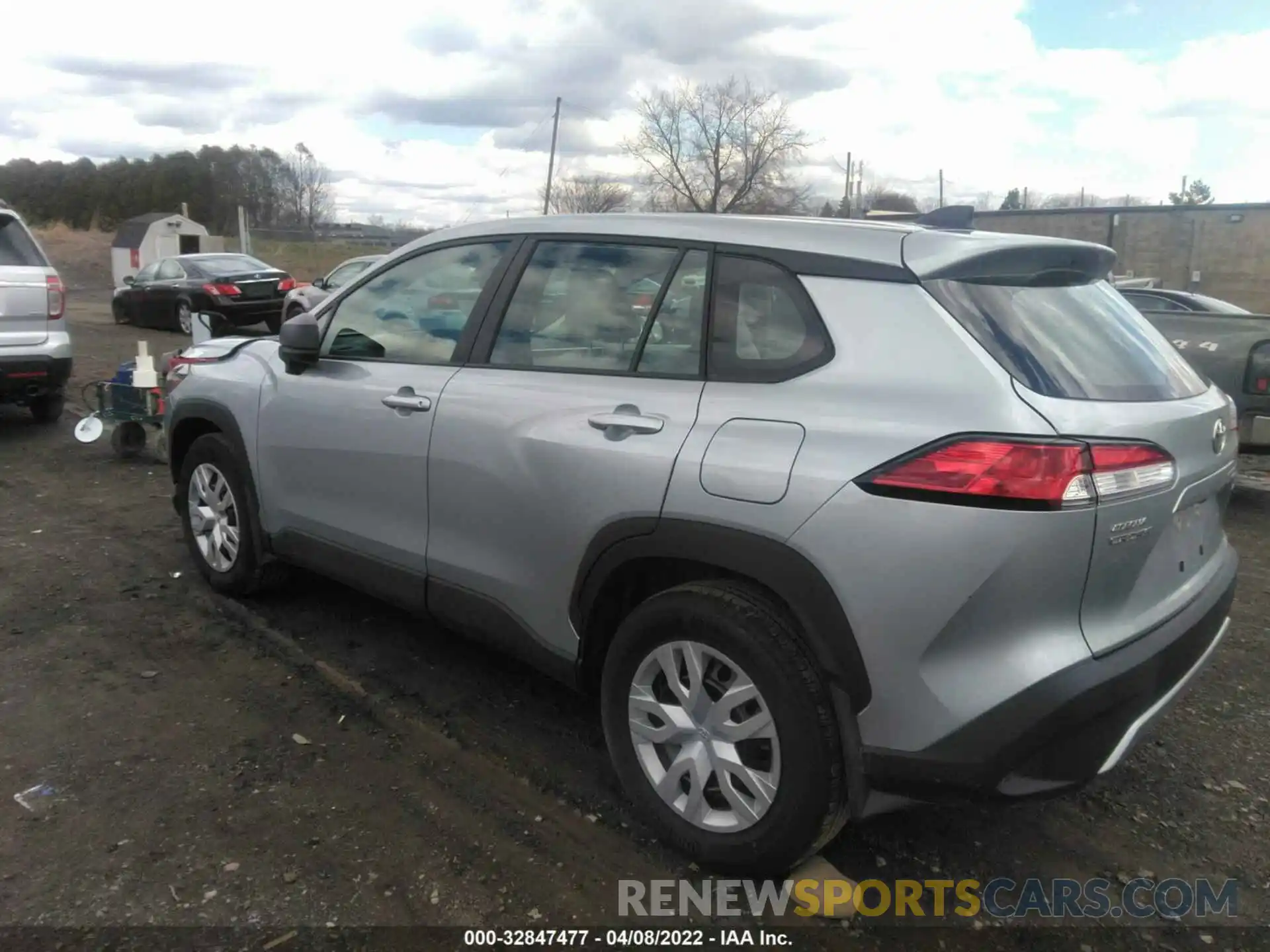 3 Photograph of a damaged car 7MUAAABG5NV002015 TOYOTA COROLLA CROSS 2022