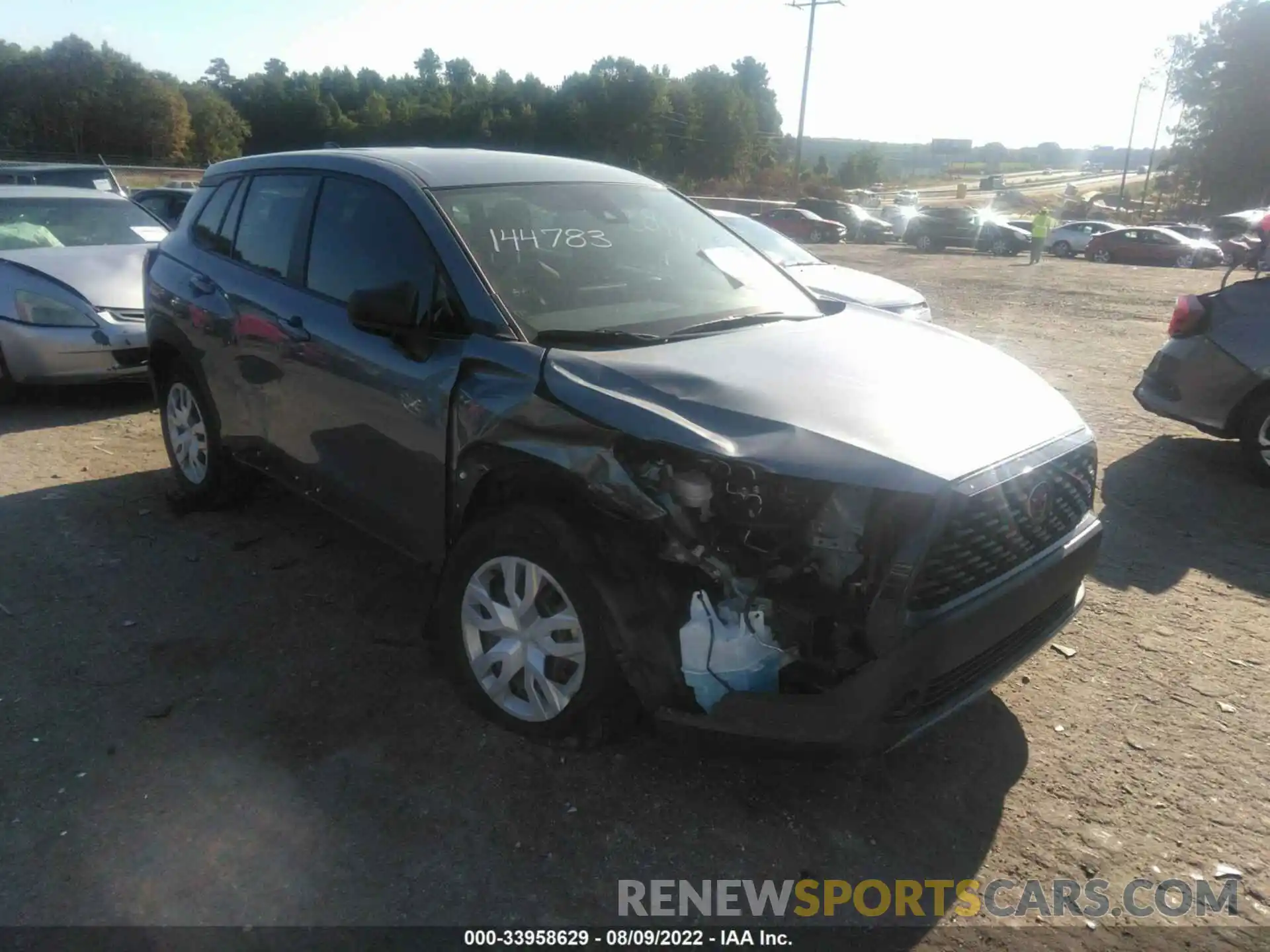 1 Photograph of a damaged car 7MUAAABG6NV006882 TOYOTA COROLLA CROSS 2022