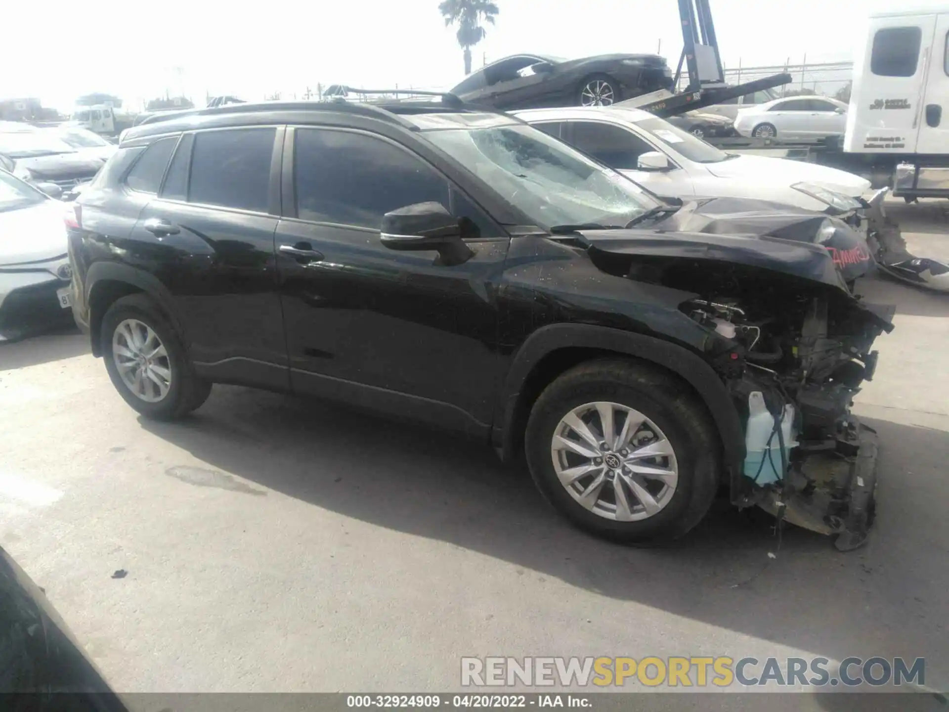 1 Photograph of a damaged car 7MUBAAAG5NV003722 TOYOTA COROLLA CROSS 2022