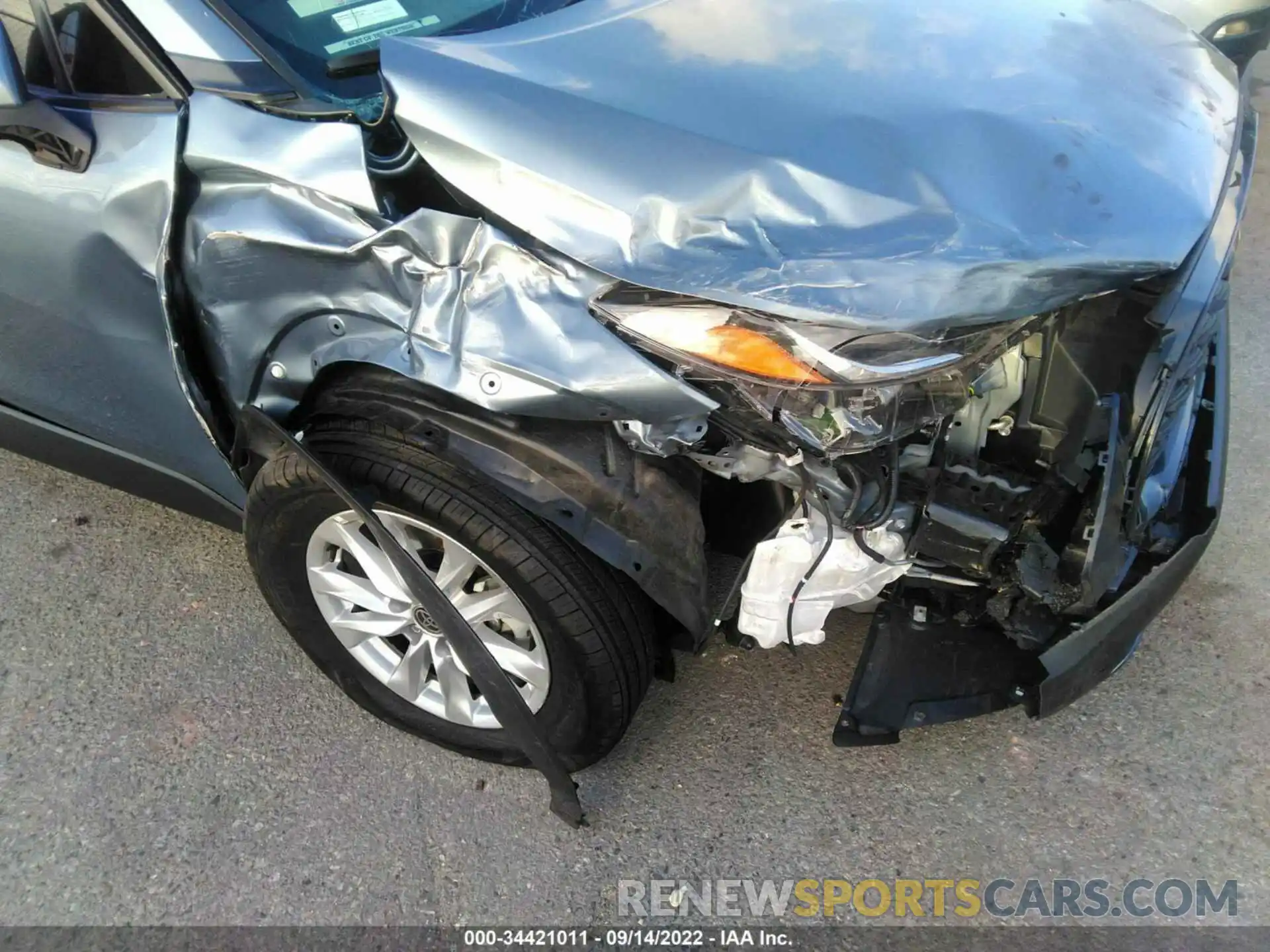 6 Photograph of a damaged car 7MUBAAAG5NV007429 TOYOTA COROLLA CROSS 2022