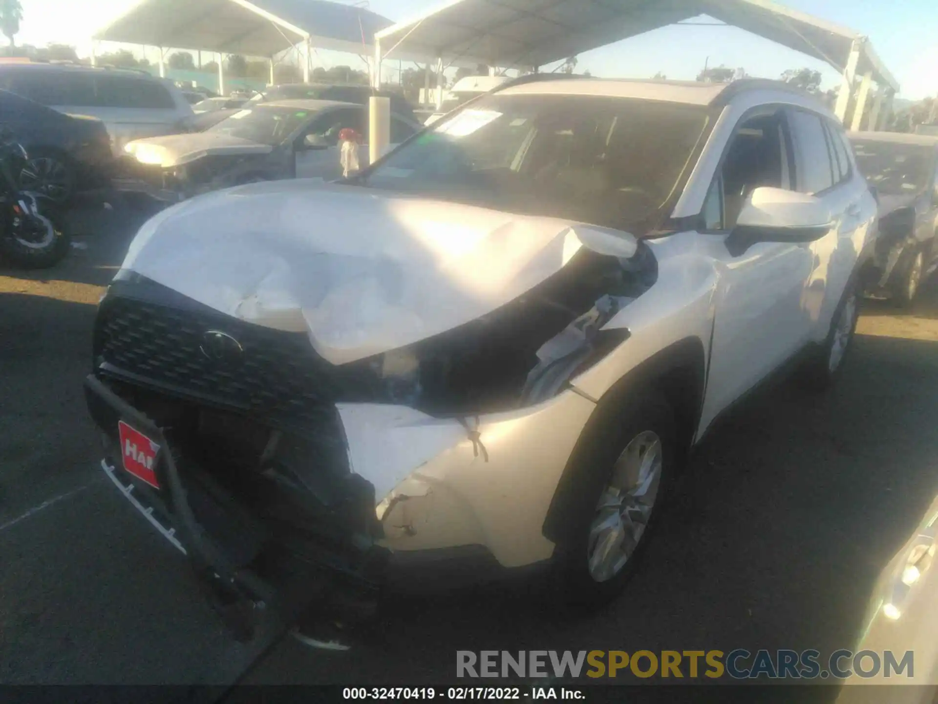 2 Photograph of a damaged car 7MUBAAAG7NV001017 TOYOTA COROLLA CROSS 2022