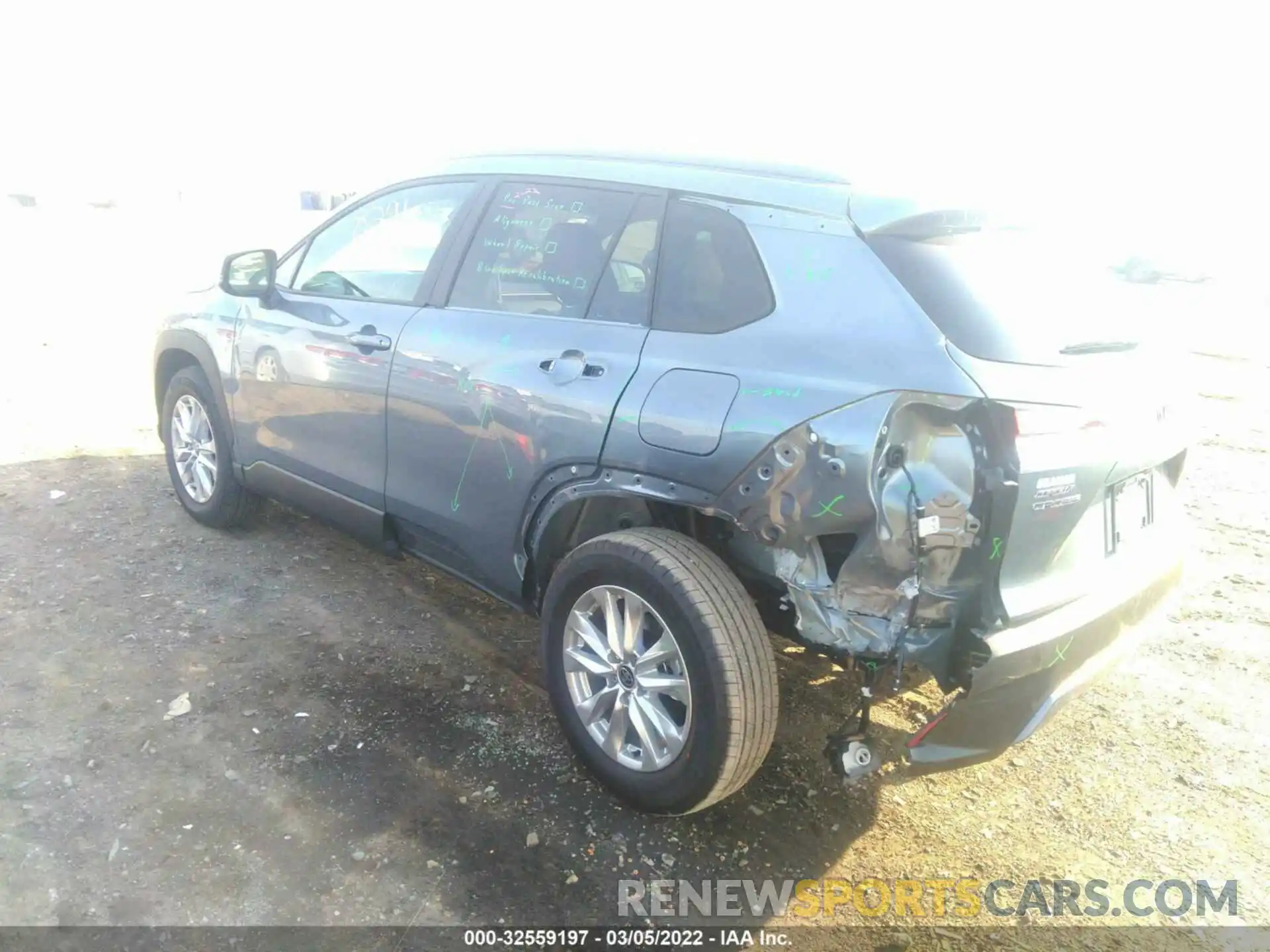 3 Photograph of a damaged car 7MUBAAAG7NV008291 TOYOTA COROLLA CROSS 2022