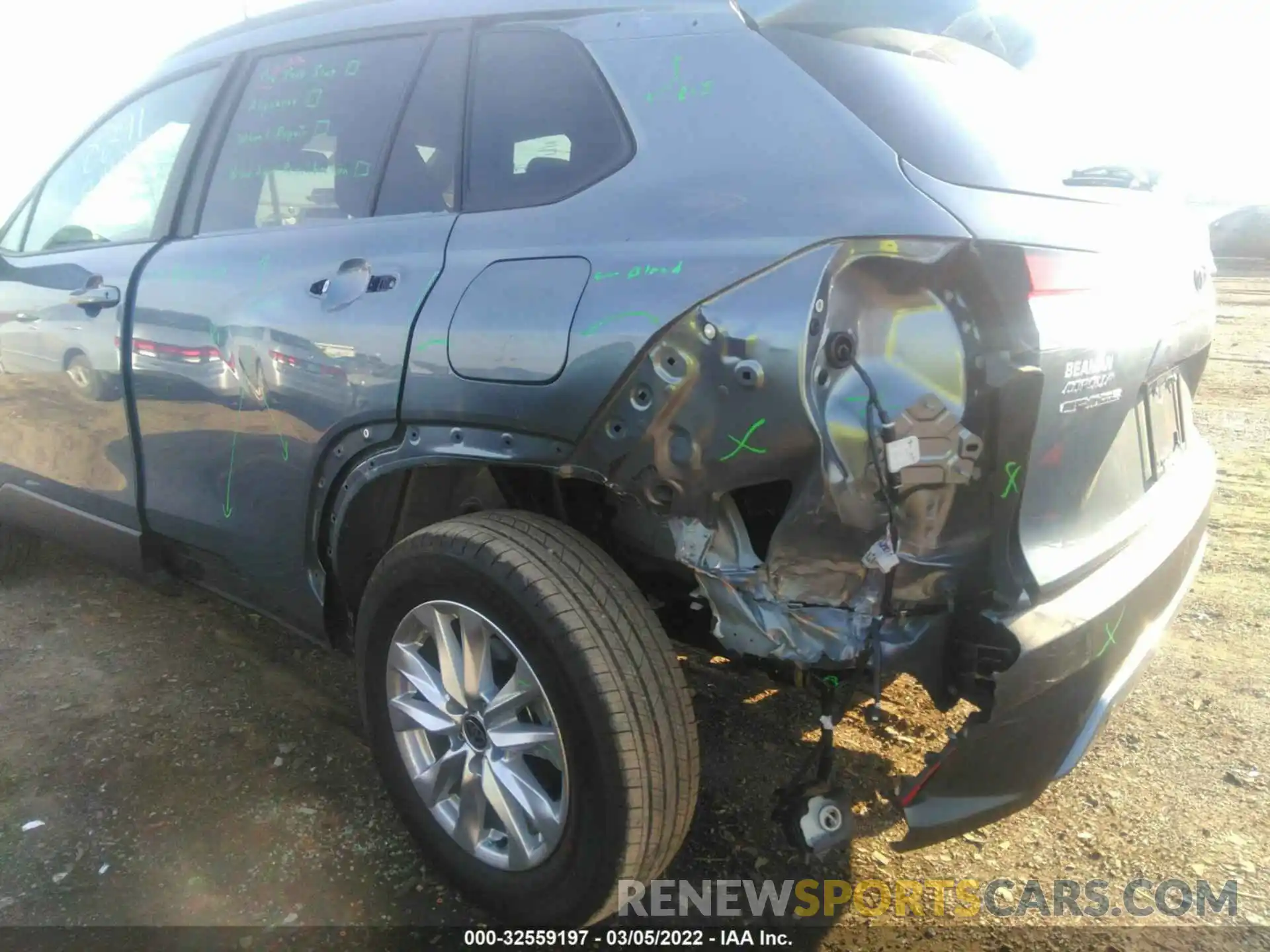 6 Photograph of a damaged car 7MUBAAAG7NV008291 TOYOTA COROLLA CROSS 2022