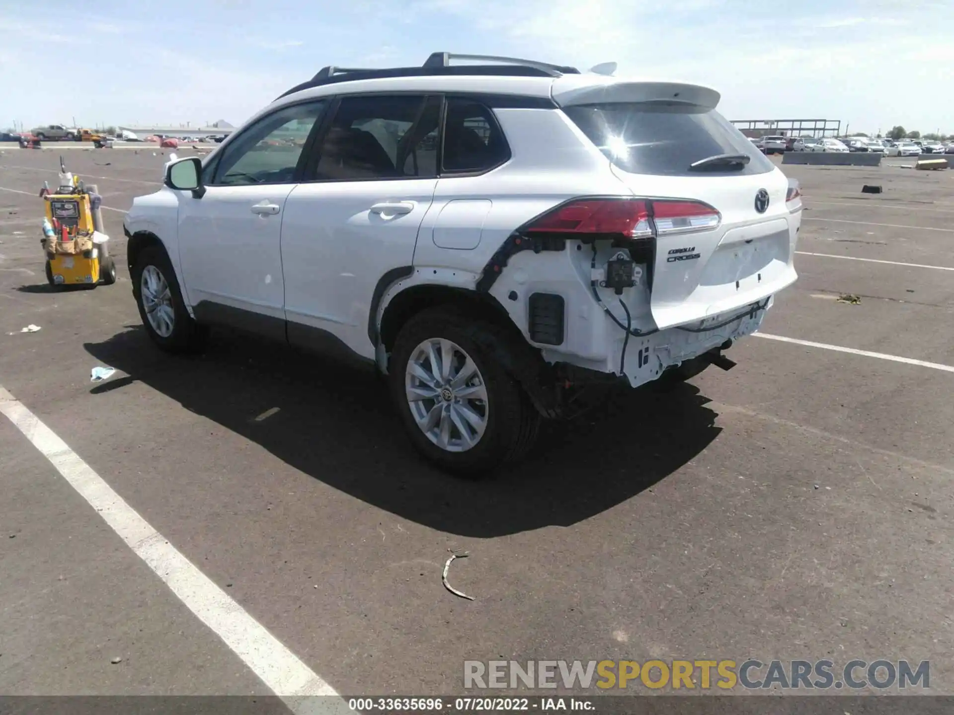 3 Photograph of a damaged car 7MUBAAAG7NV009957 TOYOTA COROLLA CROSS 2022