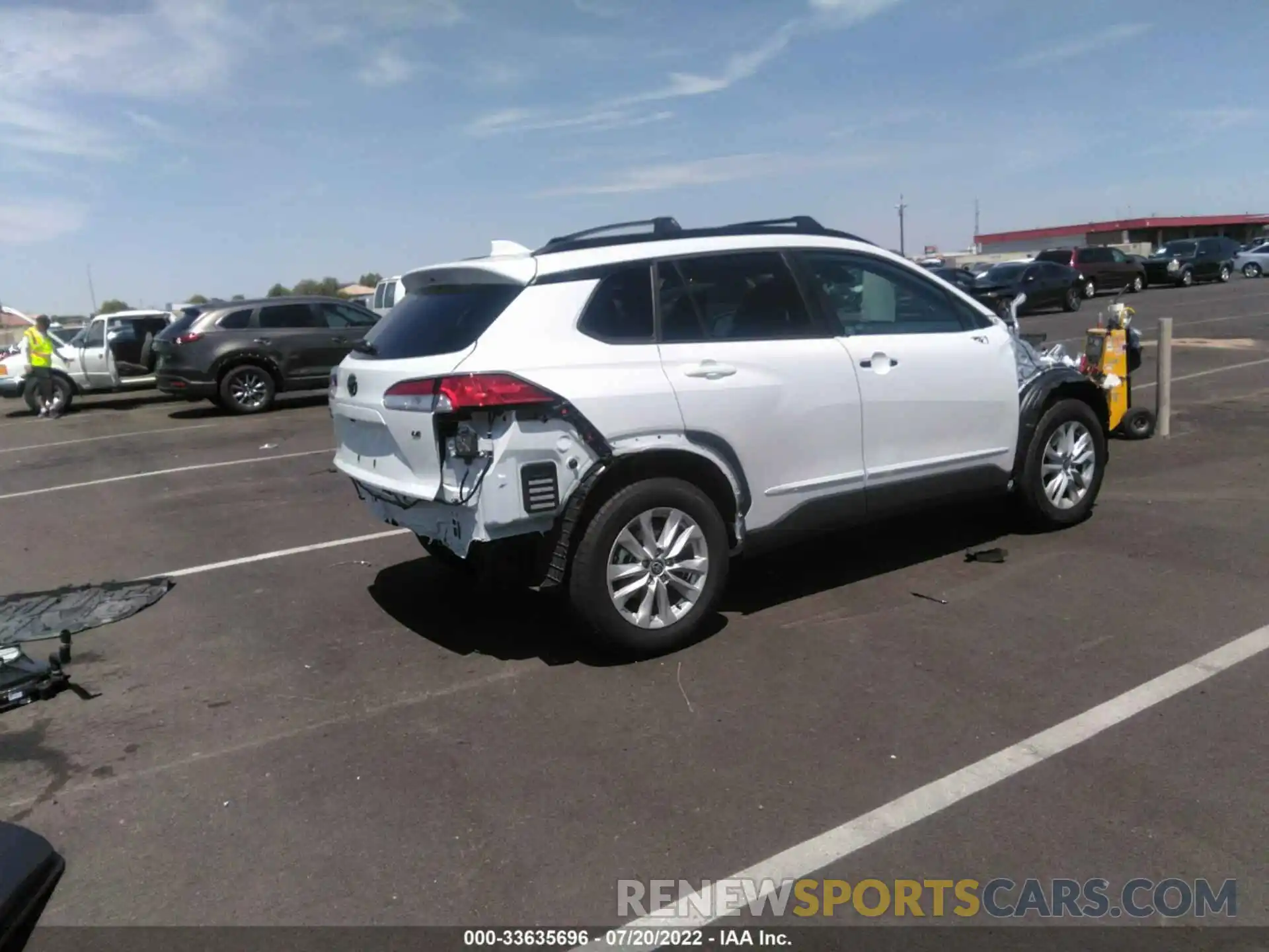 4 Photograph of a damaged car 7MUBAAAG7NV009957 TOYOTA COROLLA CROSS 2022