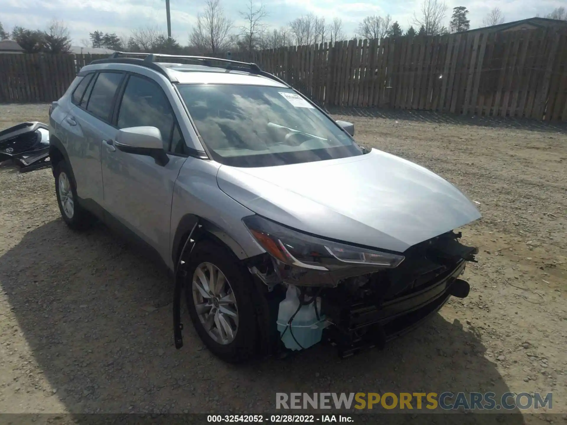 1 Photograph of a damaged car 7MUBAABG0NV004954 TOYOTA COROLLA CROSS 2022