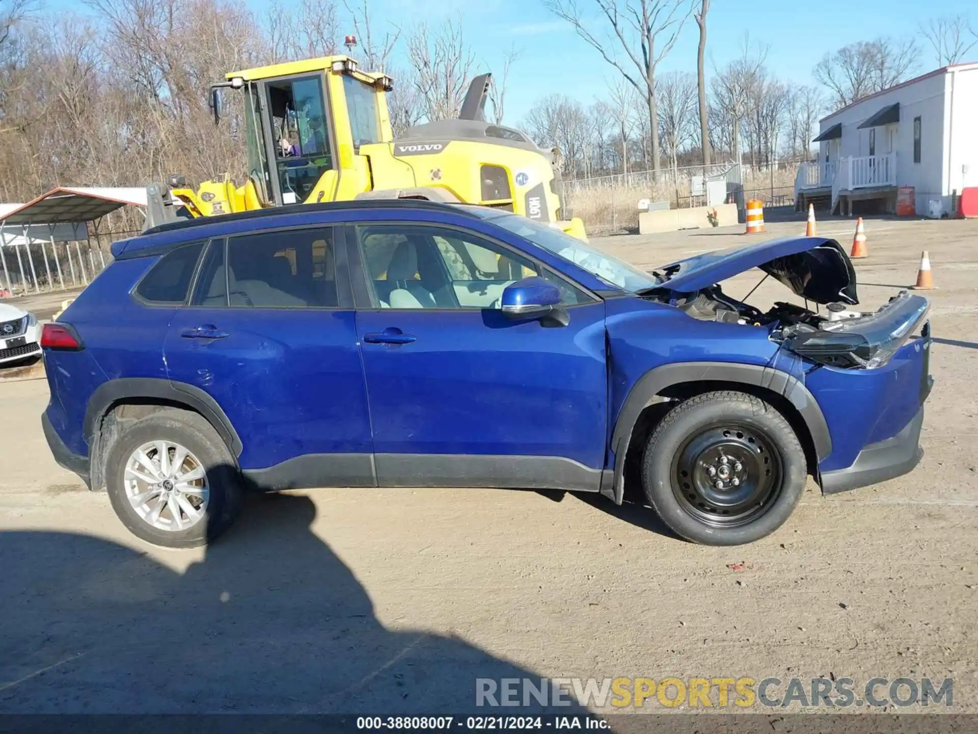 13 Photograph of a damaged car 7MUBAABG3NV020579 TOYOTA COROLLA CROSS 2022