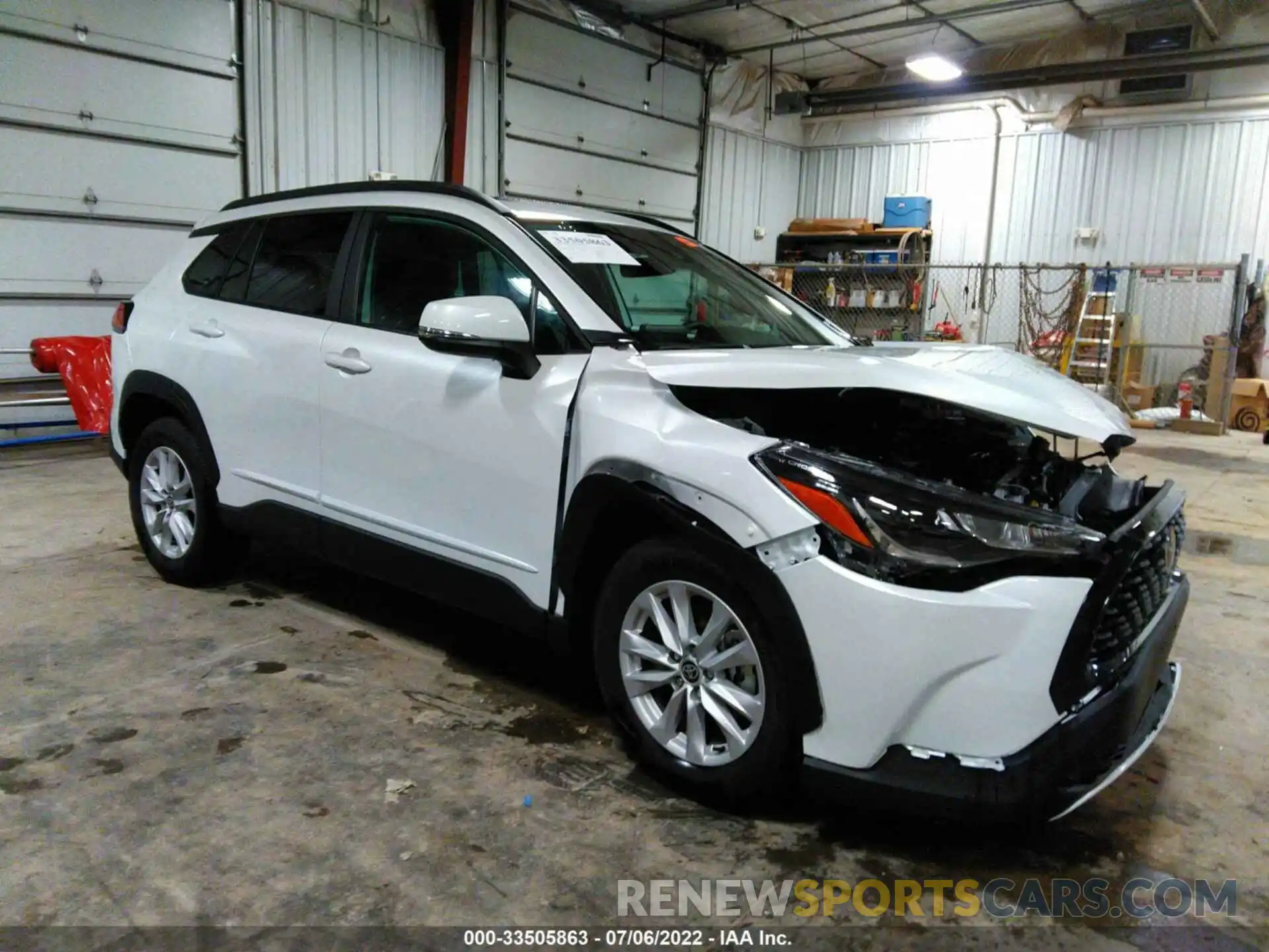 1 Photograph of a damaged car 7MUBAABG8NV002806 TOYOTA COROLLA CROSS 2022