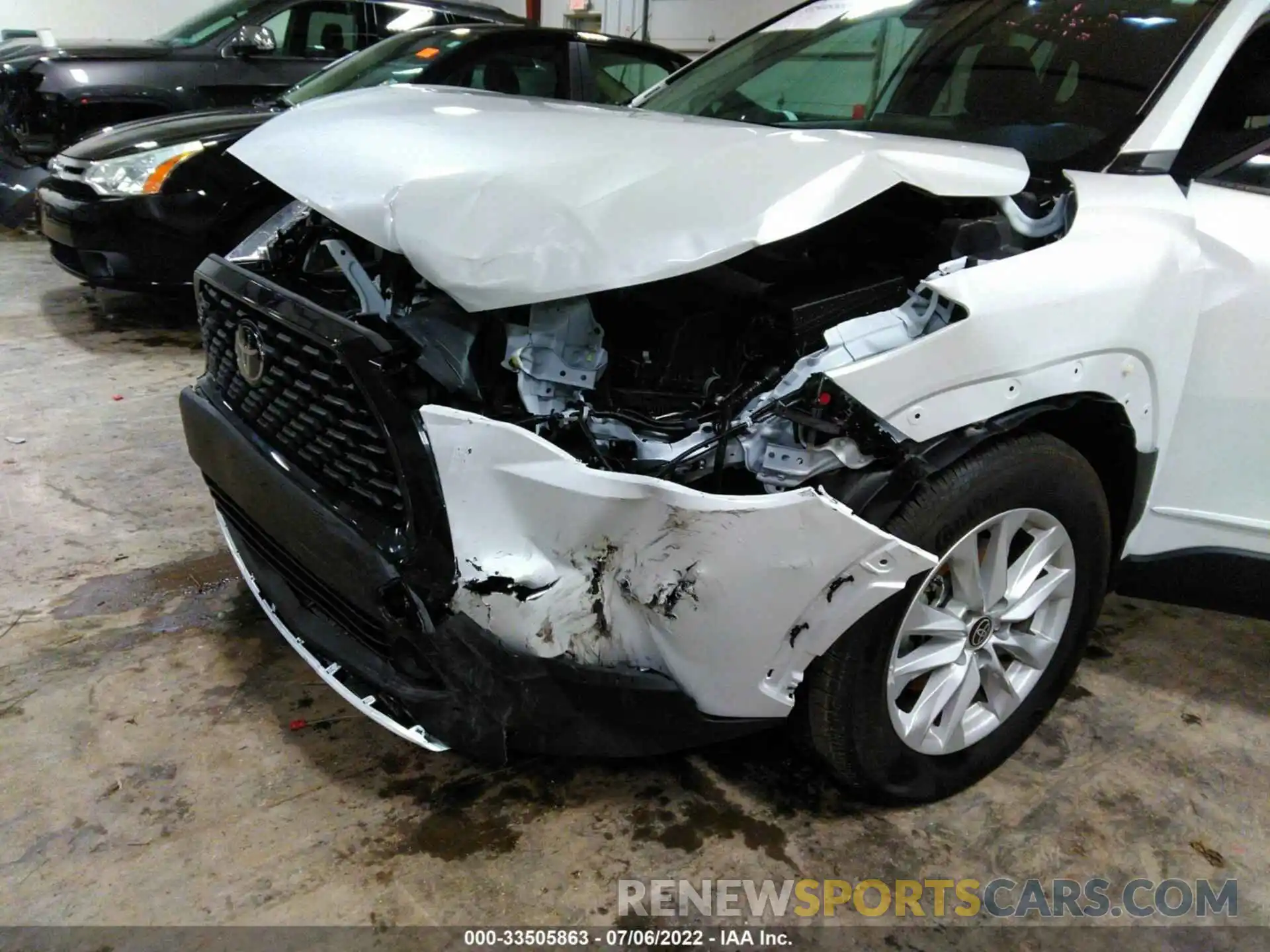 6 Photograph of a damaged car 7MUBAABG8NV002806 TOYOTA COROLLA CROSS 2022