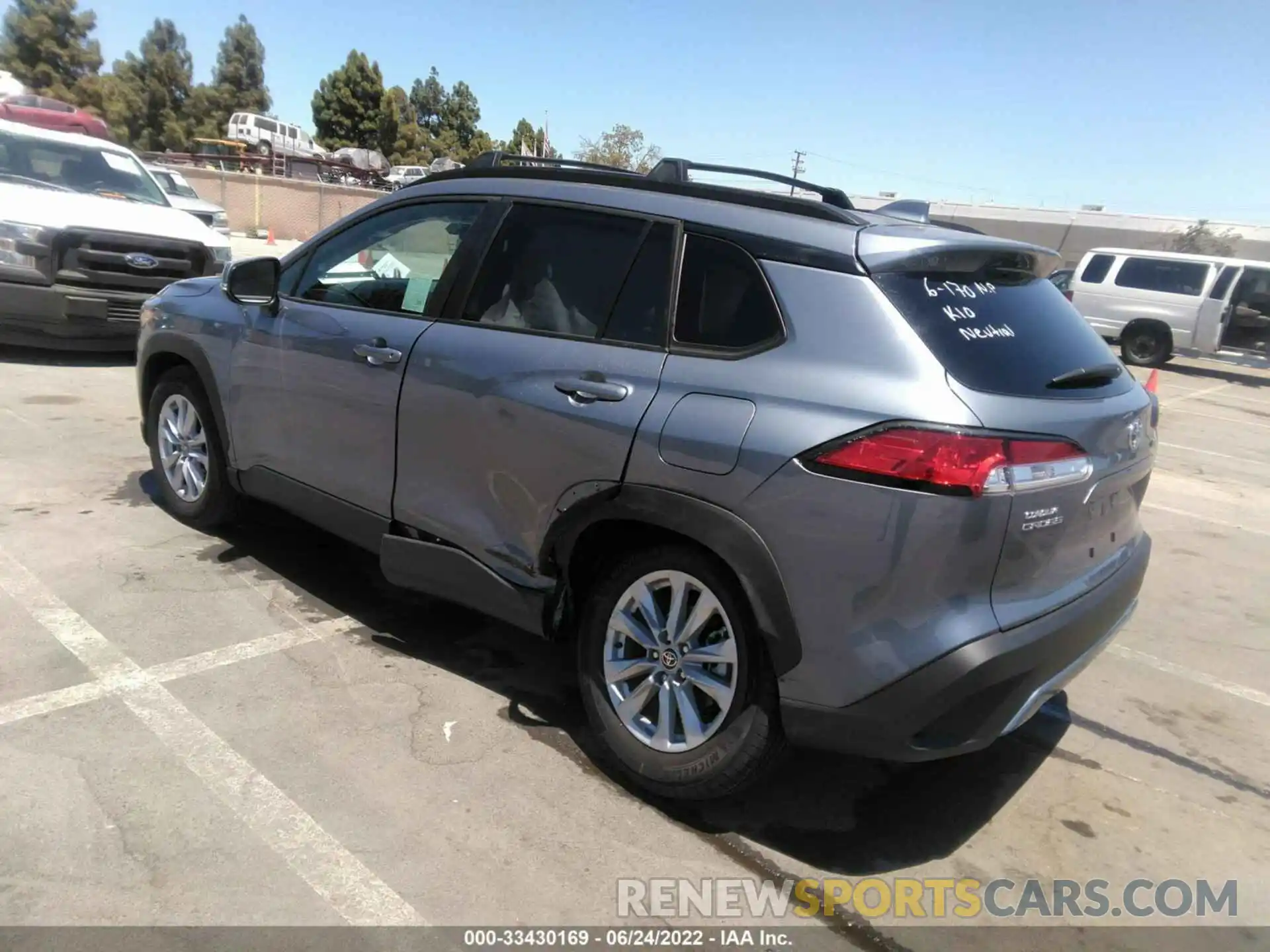 3 Photograph of a damaged car 7MUCAAAG0NV014700 TOYOTA COROLLA CROSS 2022