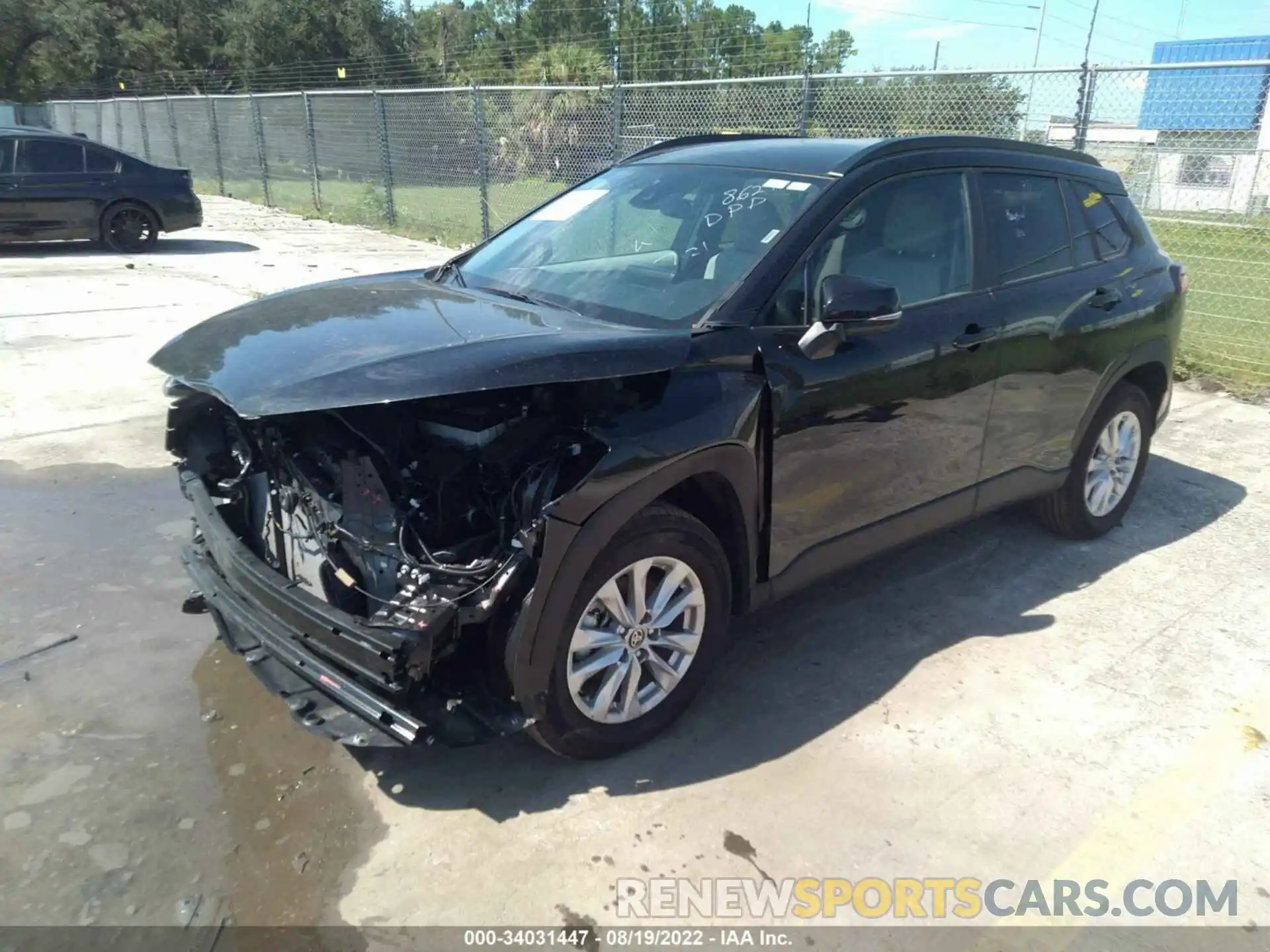 2 Photograph of a damaged car 7MUCAAAG2NV008624 TOYOTA COROLLA CROSS 2022