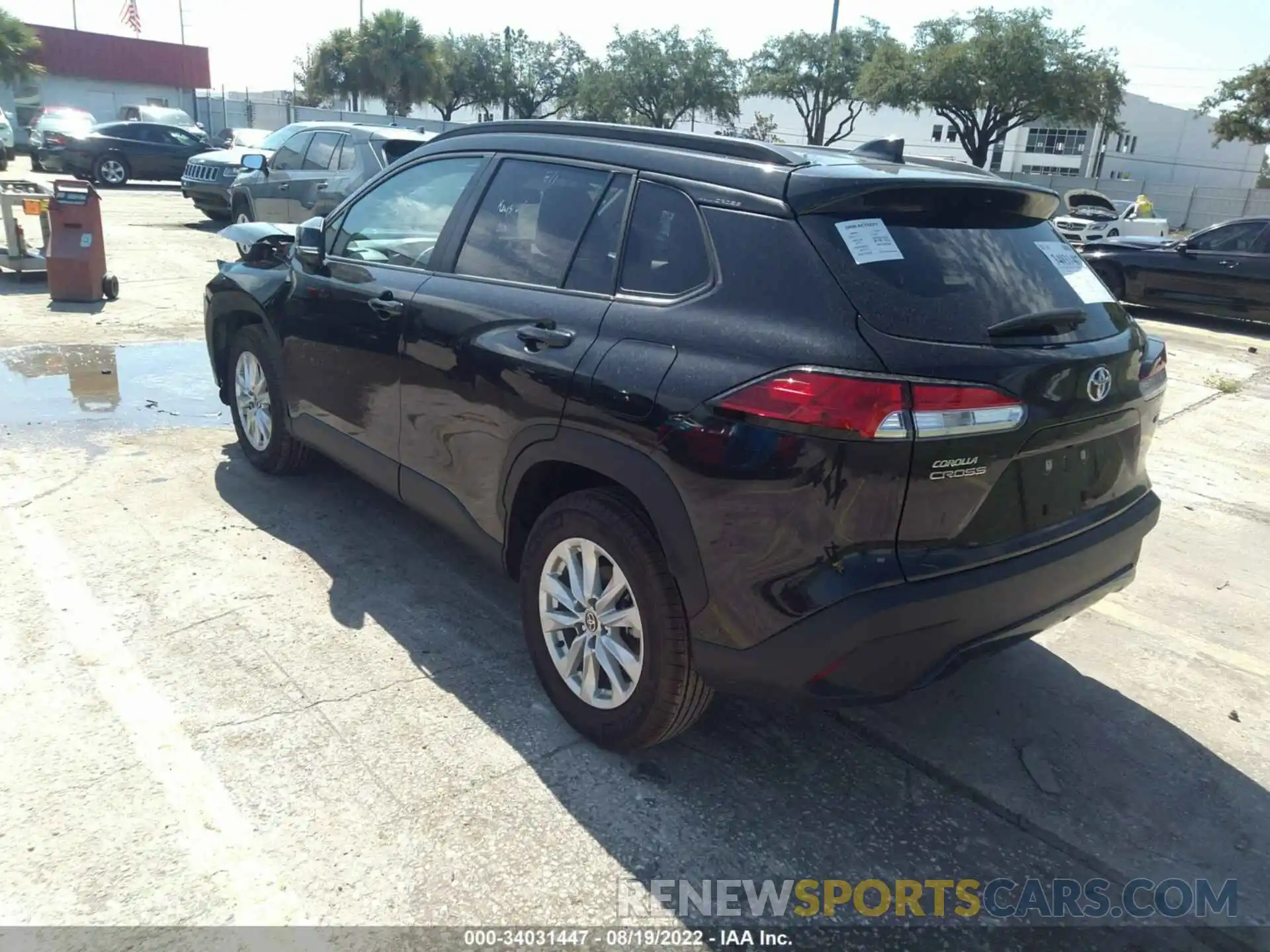 3 Photograph of a damaged car 7MUCAAAG2NV008624 TOYOTA COROLLA CROSS 2022