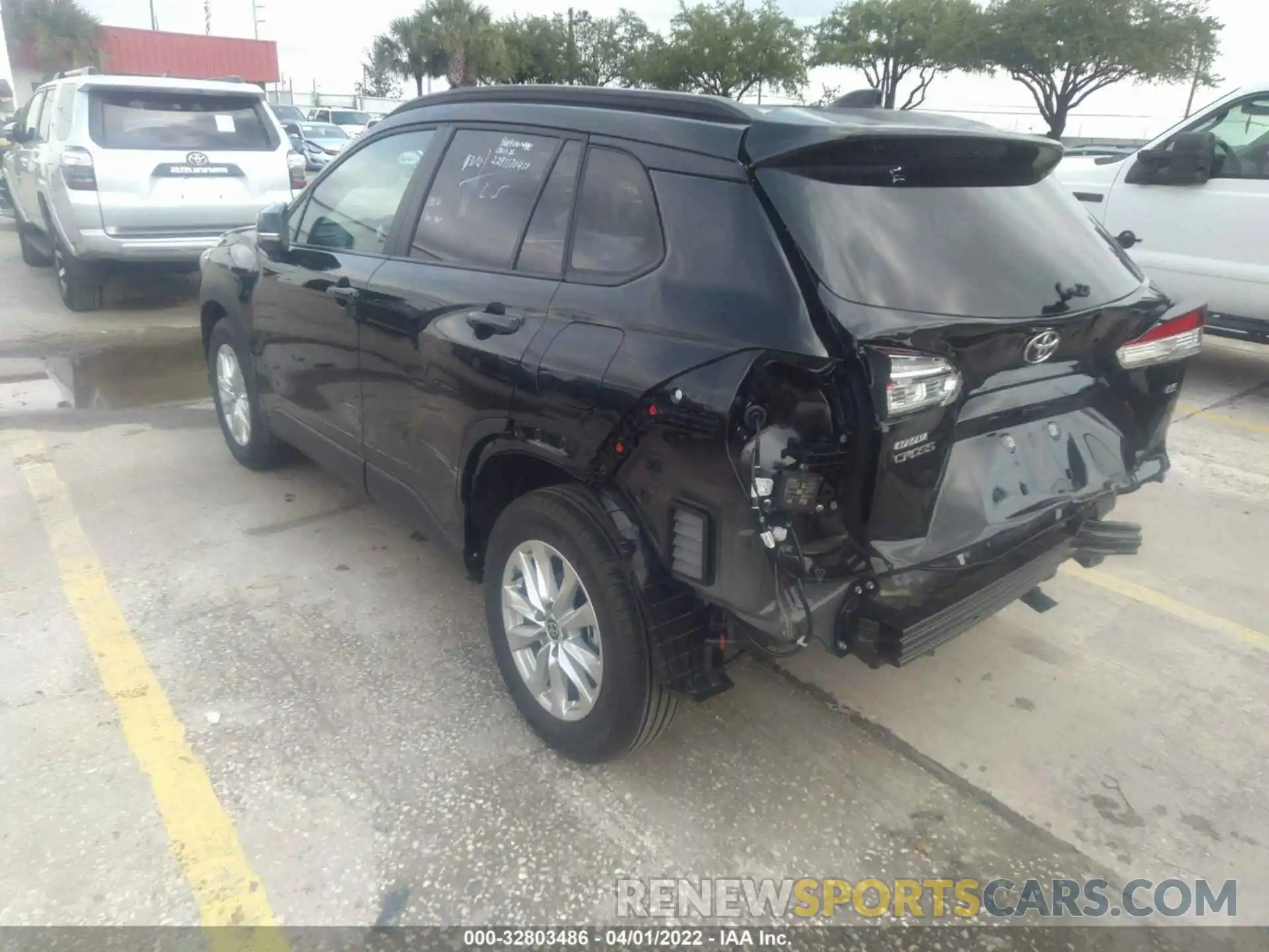 3 Photograph of a damaged car 7MUCAAAG2NV008641 TOYOTA COROLLA CROSS 2022