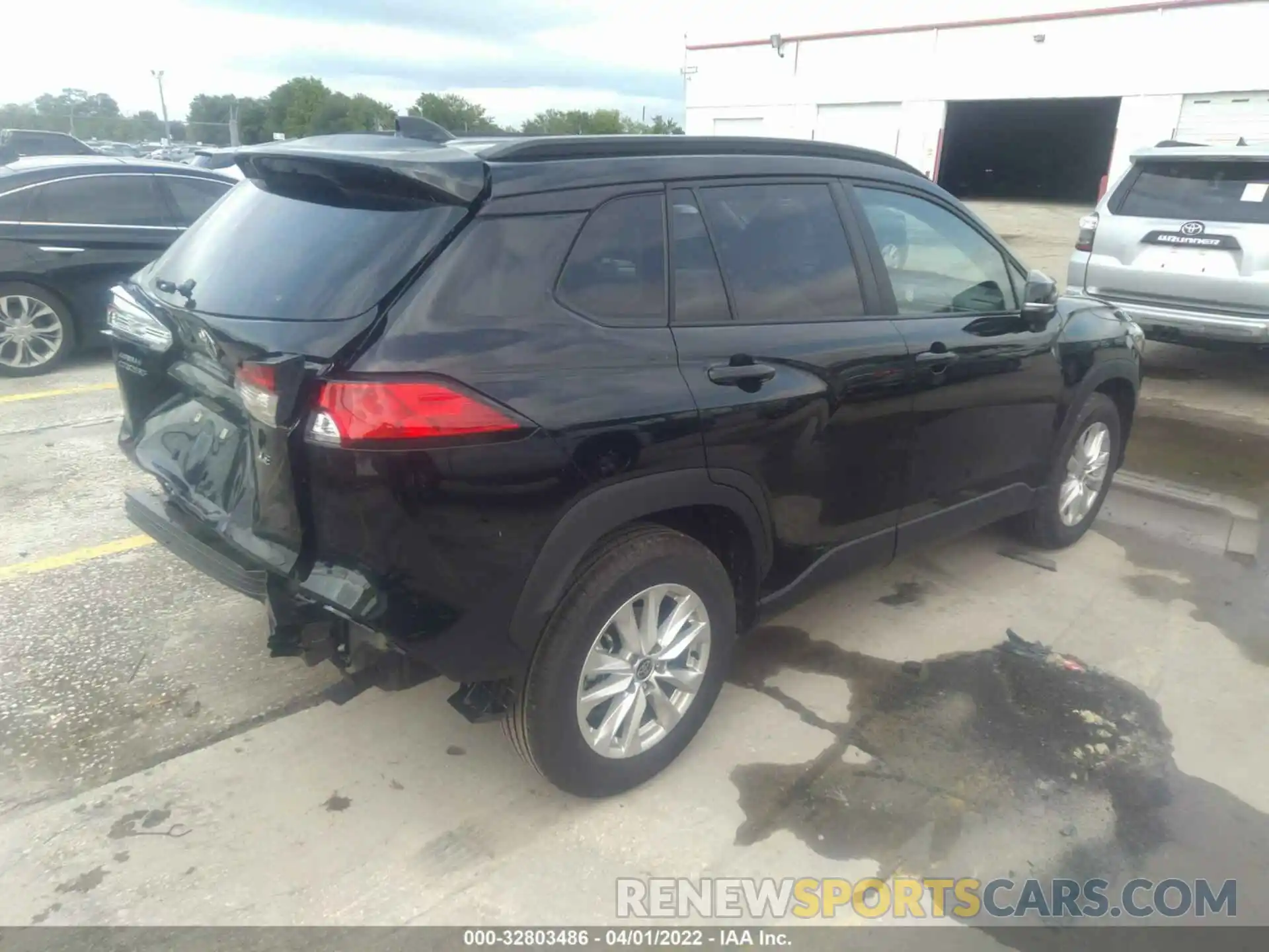 4 Photograph of a damaged car 7MUCAAAG2NV008641 TOYOTA COROLLA CROSS 2022