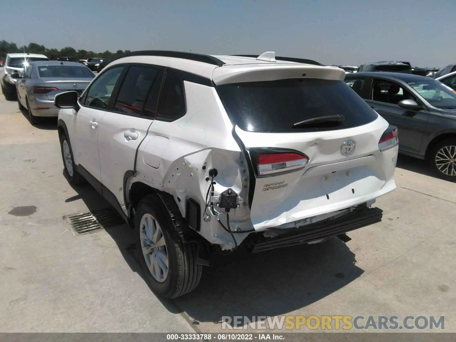 3 Photograph of a damaged car 7MUCAAAG2NV009126 TOYOTA COROLLA CROSS 2022