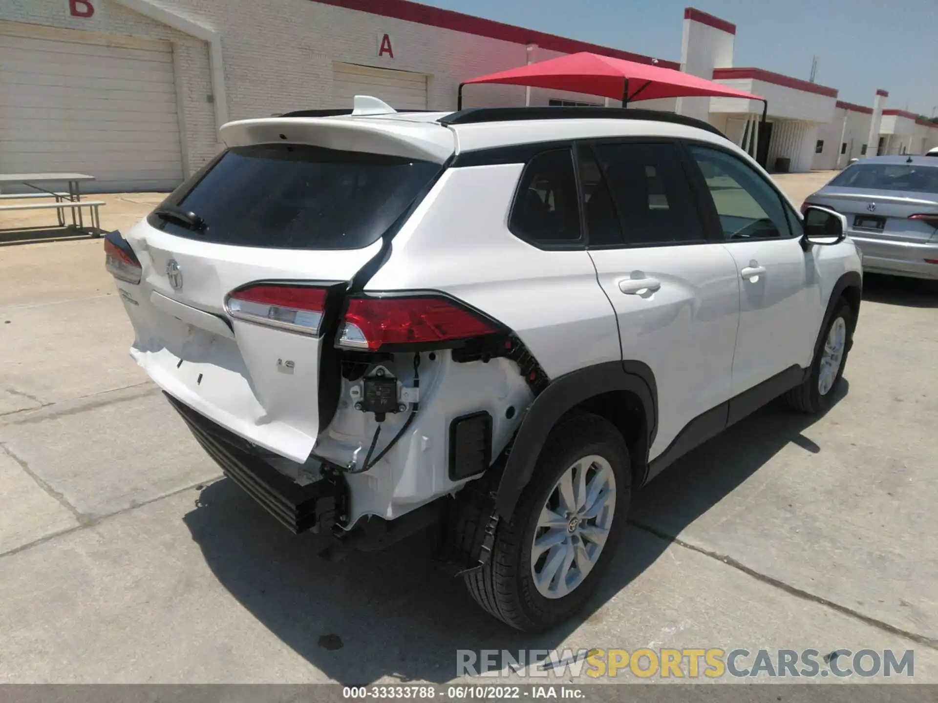 4 Photograph of a damaged car 7MUCAAAG2NV009126 TOYOTA COROLLA CROSS 2022