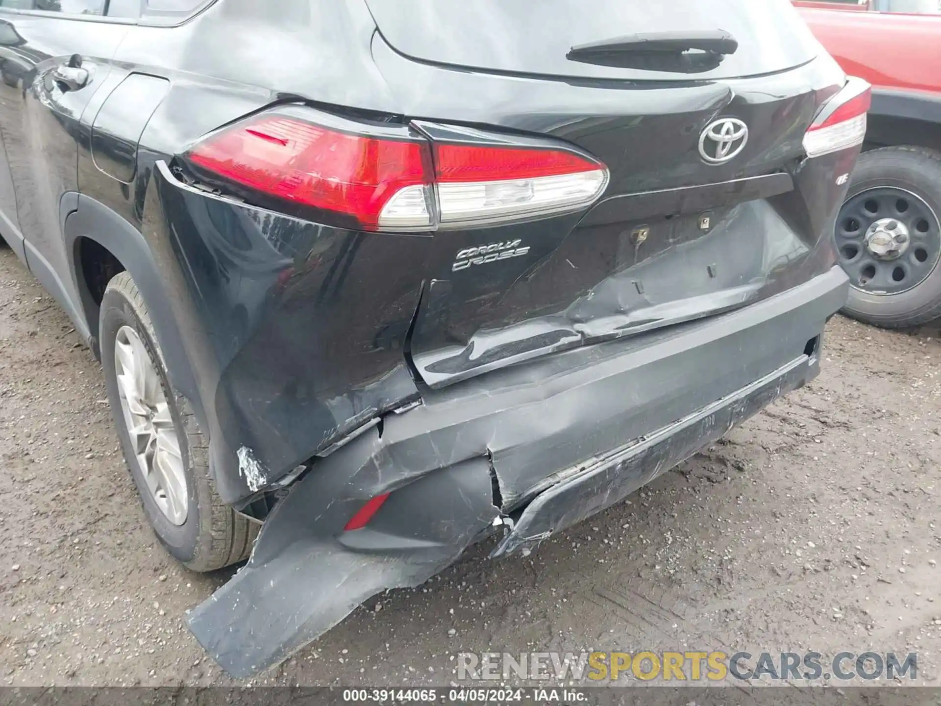 6 Photograph of a damaged car 7MUCAAAG4NV025098 TOYOTA COROLLA CROSS 2022