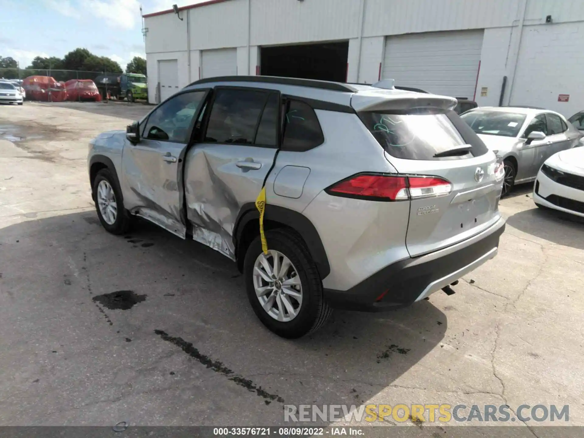 3 Photograph of a damaged car 7MUCAAAG8NV004772 TOYOTA COROLLA CROSS 2022