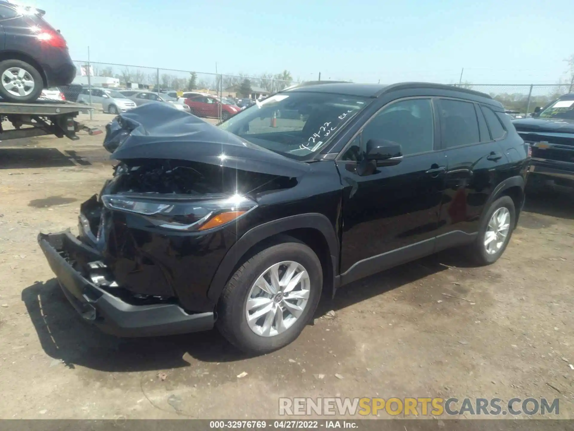 2 Photograph of a damaged car 7MUCAABG4NV004301 TOYOTA COROLLA CROSS 2022