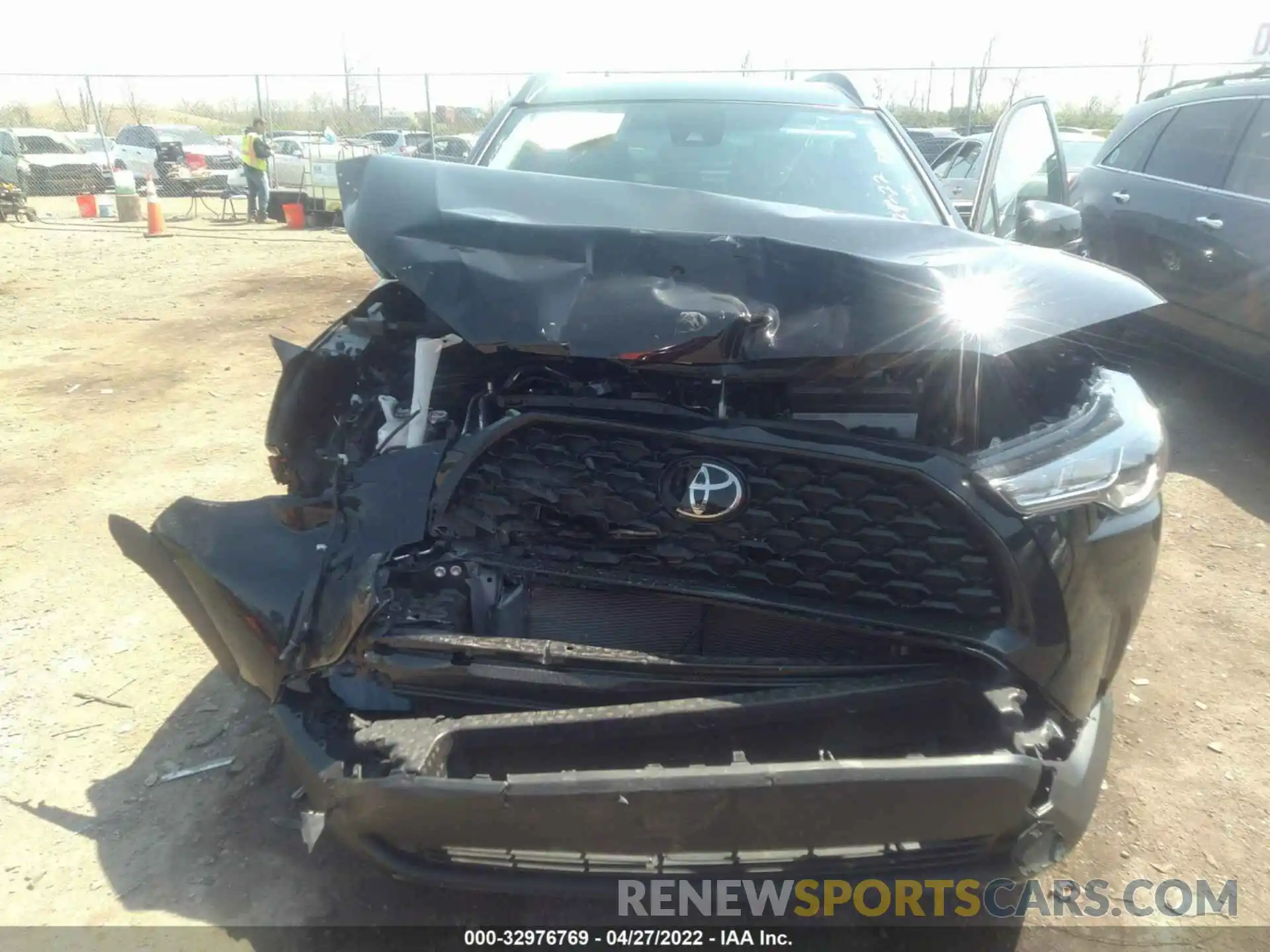 6 Photograph of a damaged car 7MUCAABG4NV004301 TOYOTA COROLLA CROSS 2022