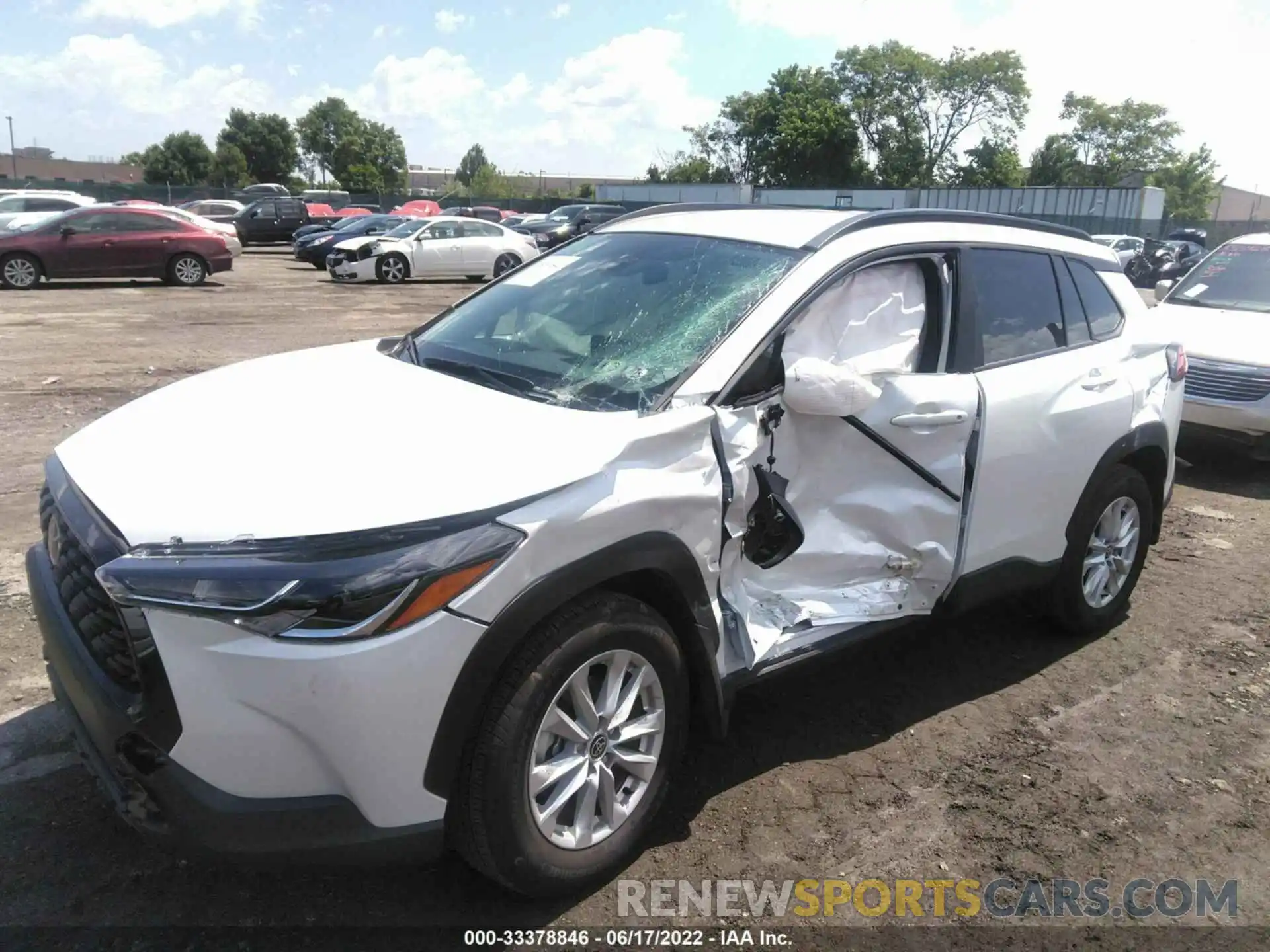 6 Photograph of a damaged car 7MUCAABG5NV015467 TOYOTA COROLLA CROSS 2022