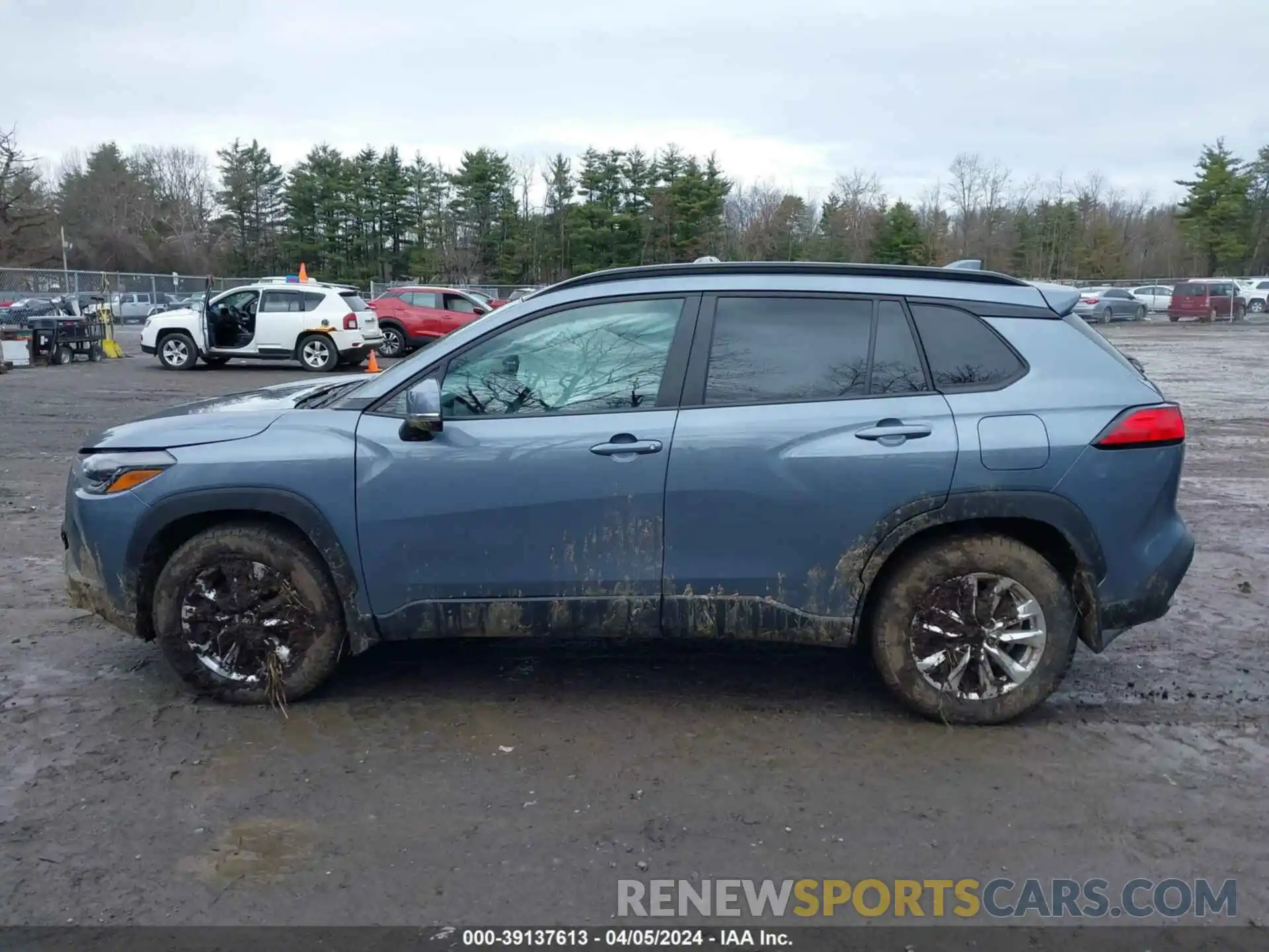 13 Photograph of a damaged car 7MUCAABG9NV023751 TOYOTA COROLLA CROSS 2022