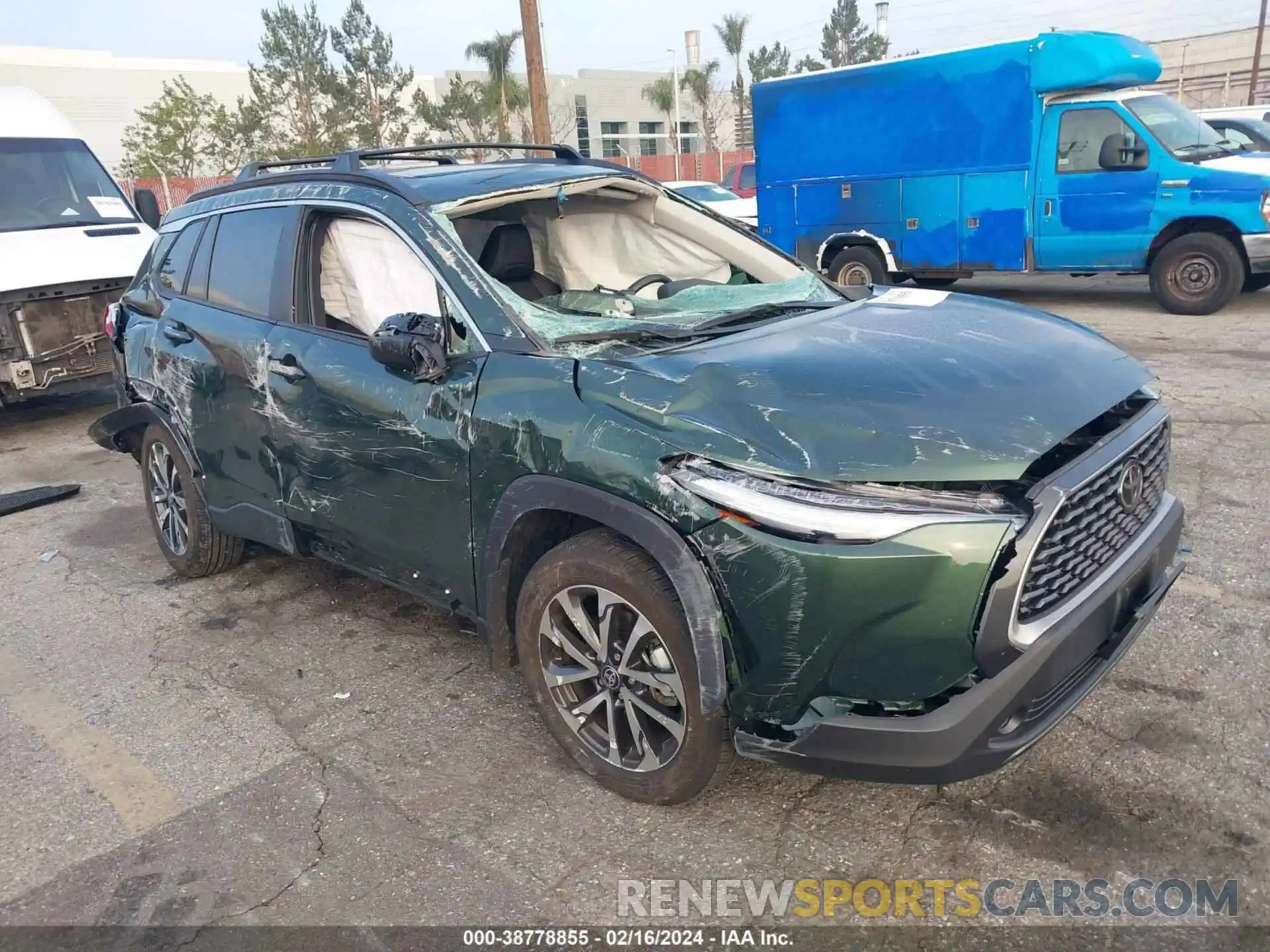 1 Photograph of a damaged car 7MUDAAAG6NV030341 TOYOTA COROLLA CROSS 2022