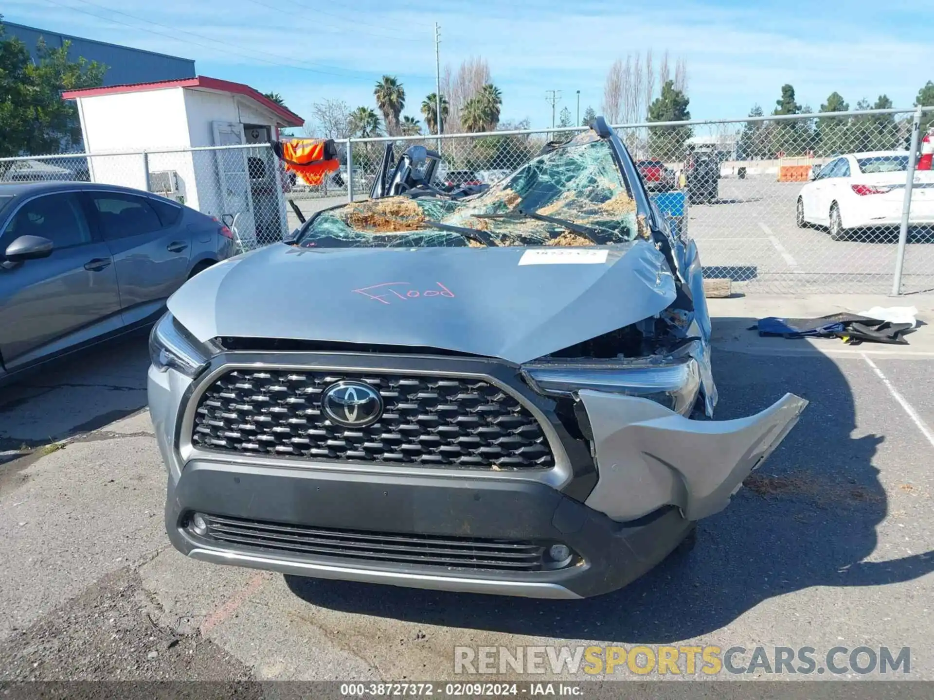 12 Photograph of a damaged car 7MUDAAAGXNV022808 TOYOTA COROLLA CROSS 2022