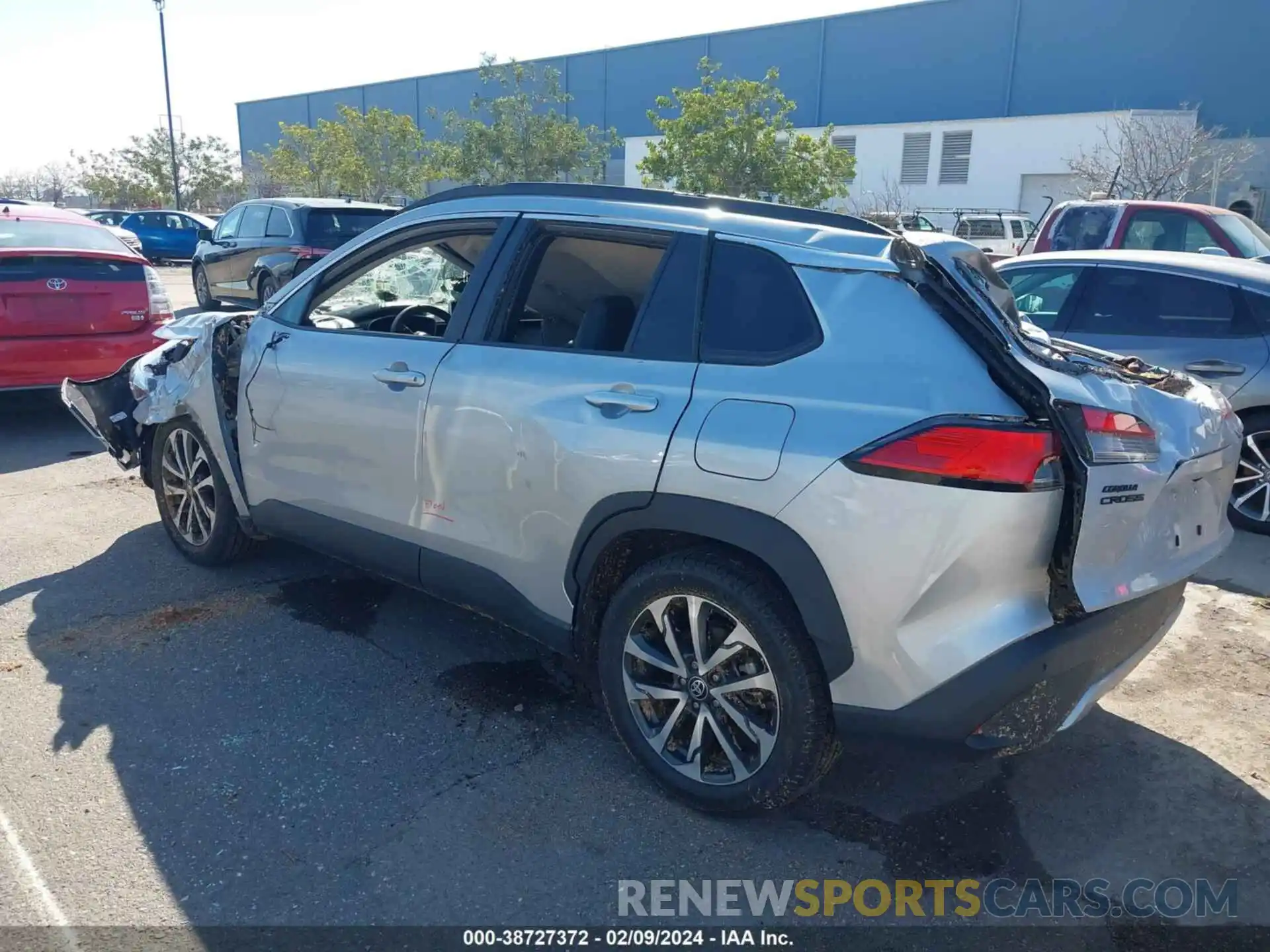 3 Photograph of a damaged car 7MUDAAAGXNV022808 TOYOTA COROLLA CROSS 2022