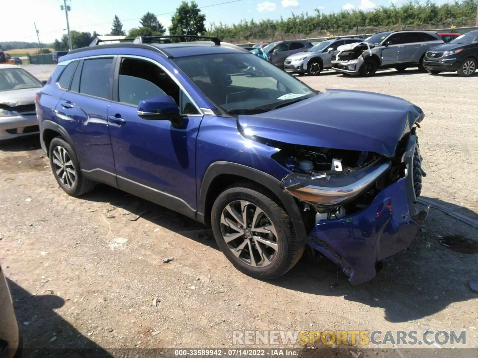 1 Photograph of a damaged car 7MUDAABG3NV017237 TOYOTA COROLLA CROSS 2022