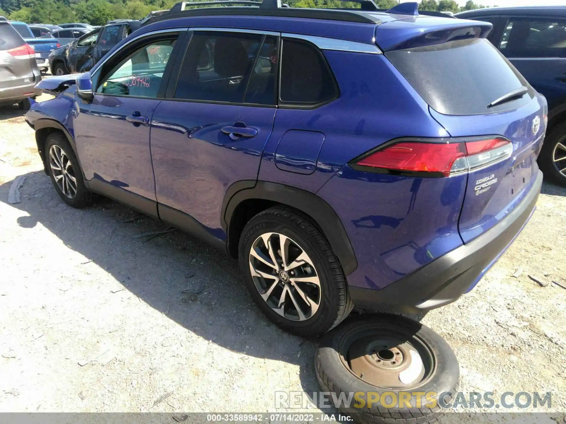 3 Photograph of a damaged car 7MUDAABG3NV017237 TOYOTA COROLLA CROSS 2022