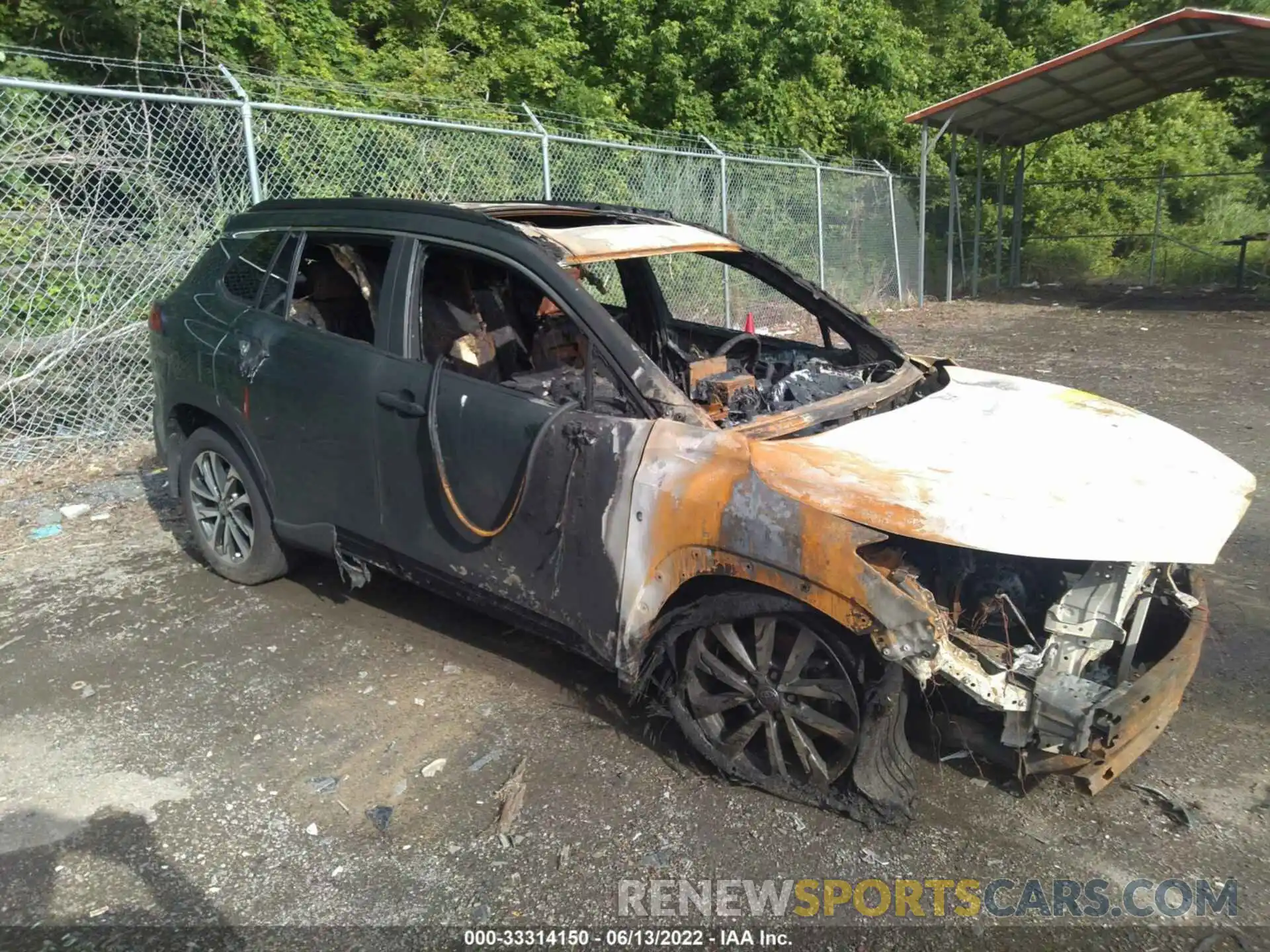 1 Photograph of a damaged car 7MUDAABG6NV013151 TOYOTA COROLLA CROSS 2022