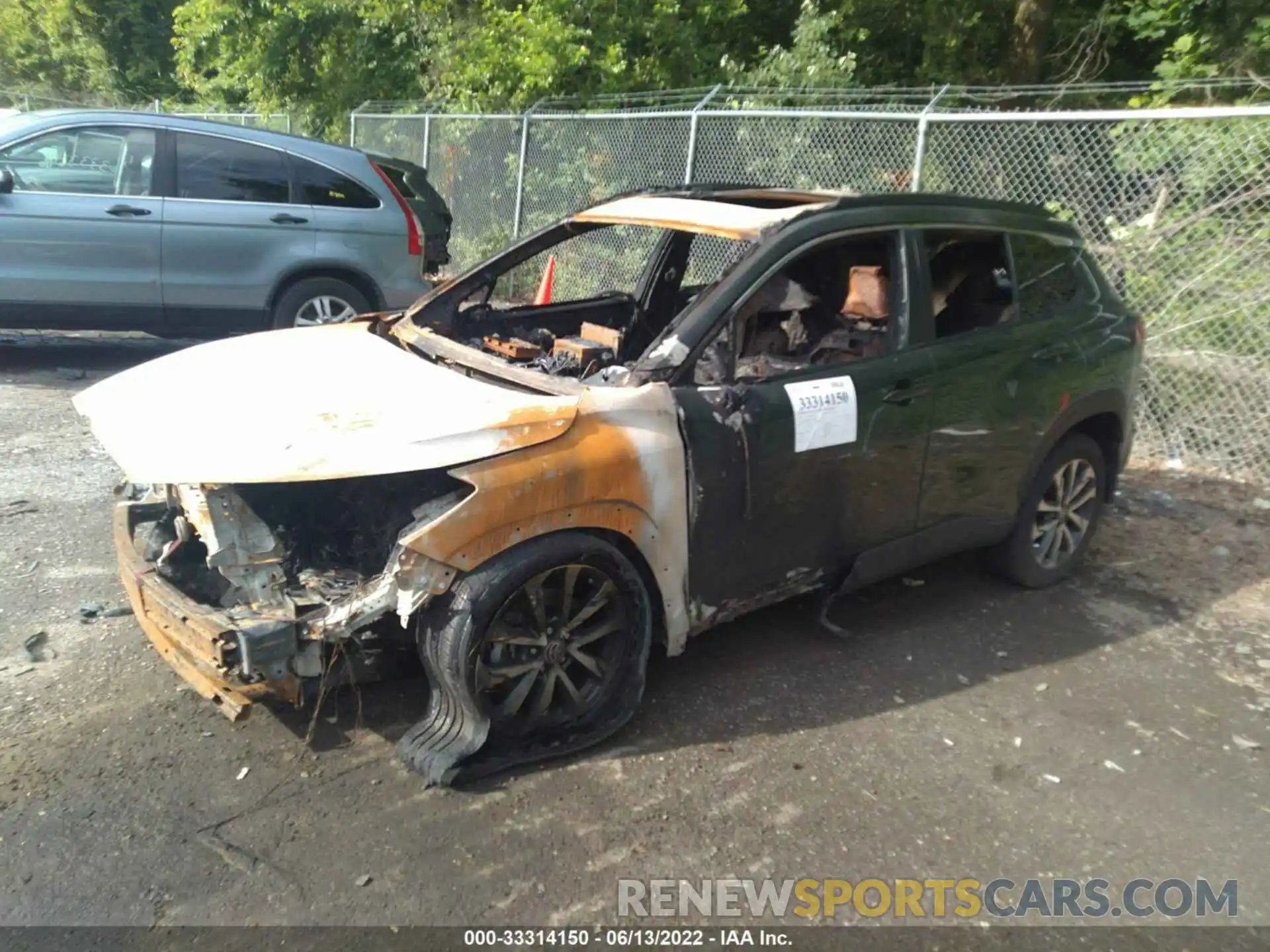 2 Photograph of a damaged car 7MUDAABG6NV013151 TOYOTA COROLLA CROSS 2022