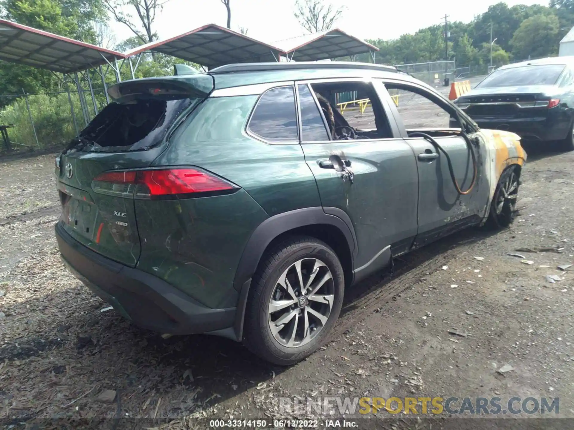 4 Photograph of a damaged car 7MUDAABG6NV013151 TOYOTA COROLLA CROSS 2022