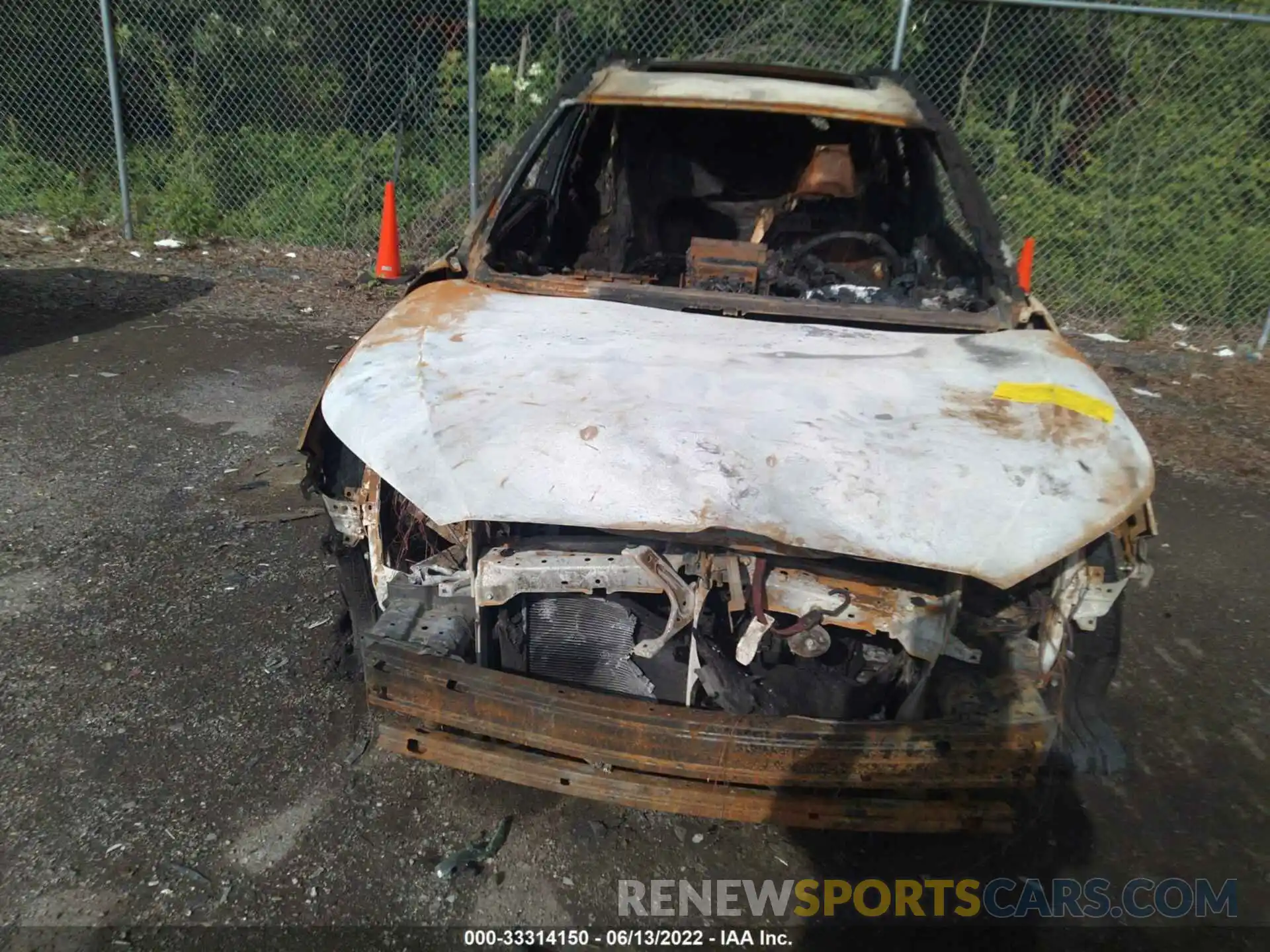 6 Photograph of a damaged car 7MUDAABG6NV013151 TOYOTA COROLLA CROSS 2022