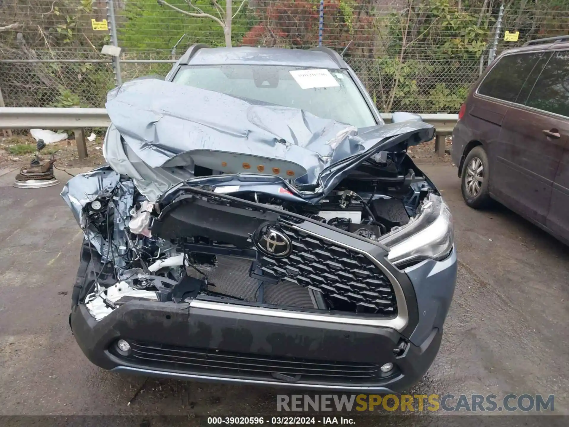 12 Photograph of a damaged car 7MUEAAAGXNV014860 TOYOTA COROLLA CROSS 2022