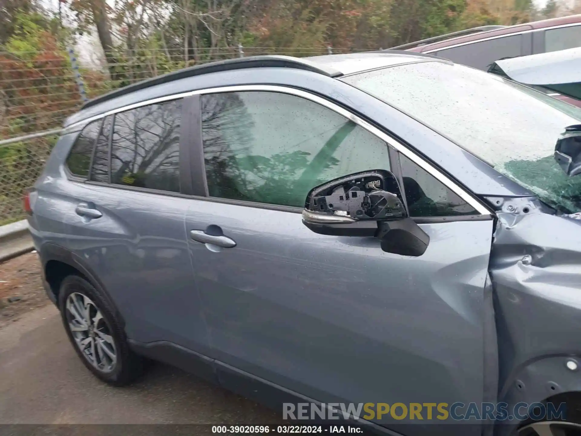 13 Photograph of a damaged car 7MUEAAAGXNV014860 TOYOTA COROLLA CROSS 2022