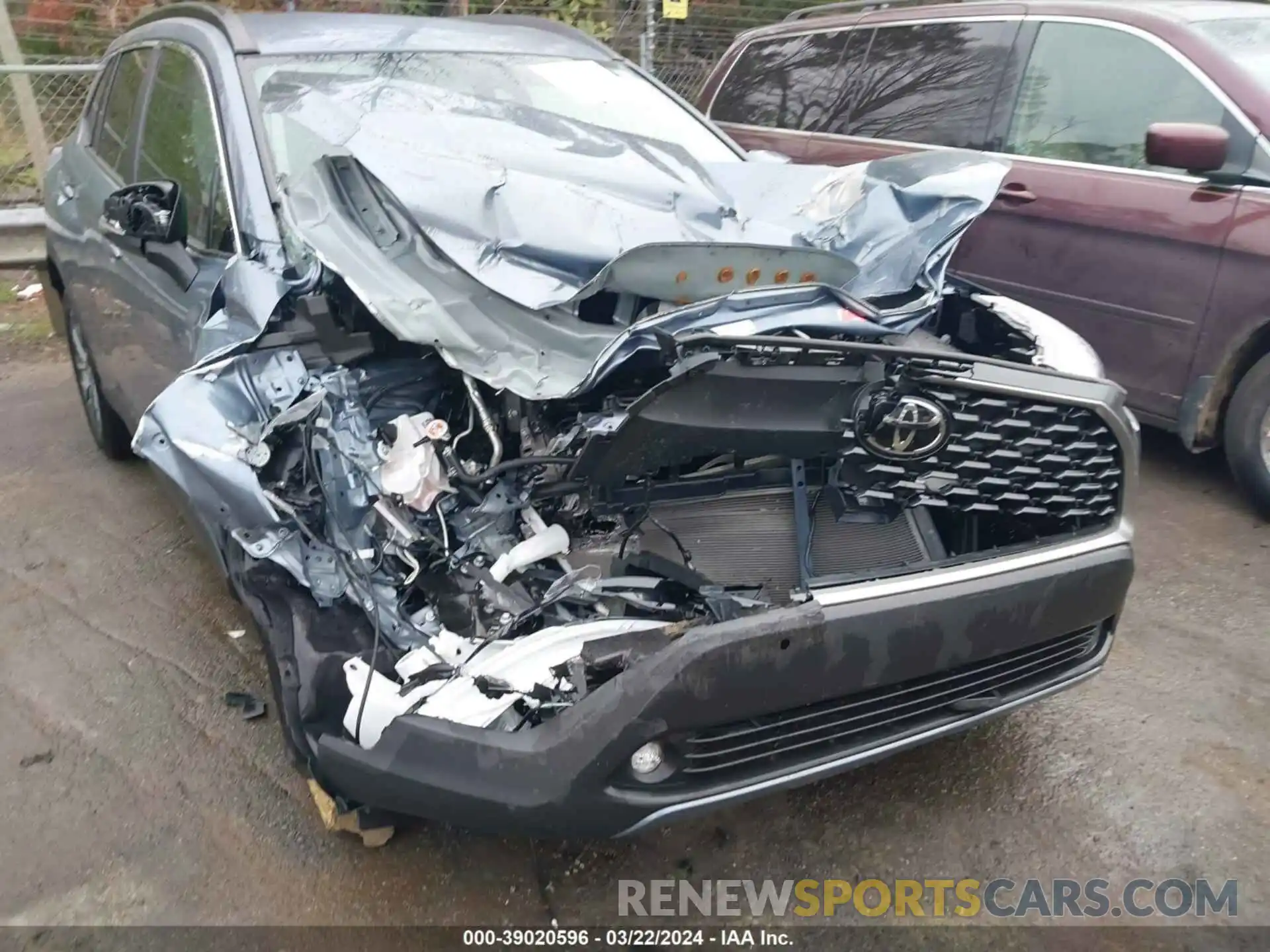 6 Photograph of a damaged car 7MUEAAAGXNV014860 TOYOTA COROLLA CROSS 2022