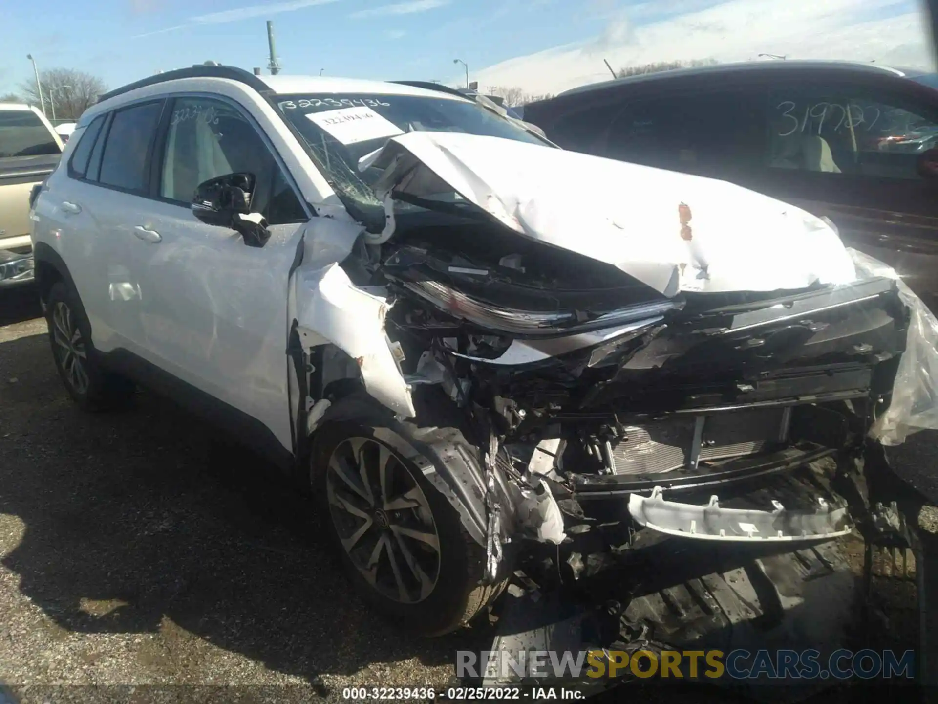 1 Photograph of a damaged car 7MUEAABG0NV001064 TOYOTA COROLLA CROSS 2022