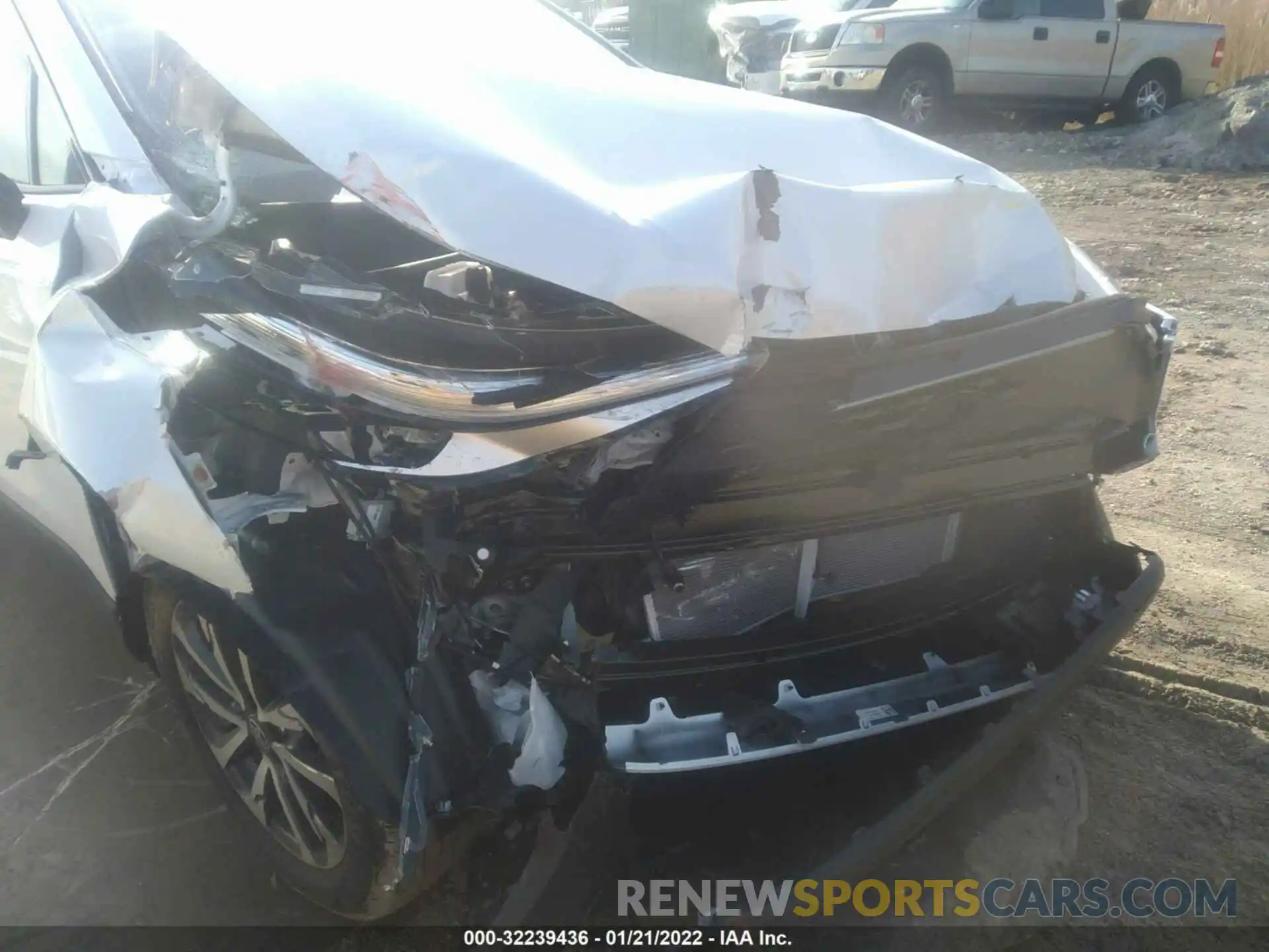 6 Photograph of a damaged car 7MUEAABG0NV001064 TOYOTA COROLLA CROSS 2022