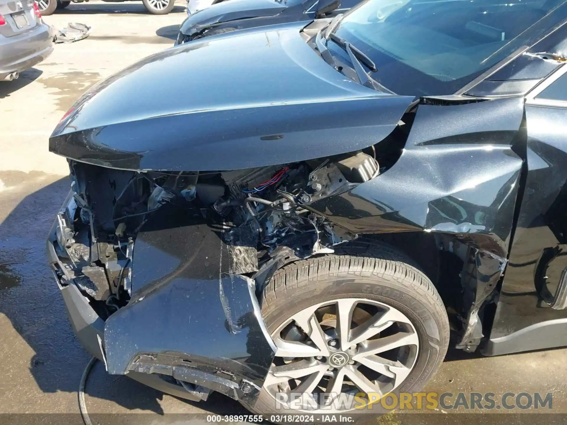 17 Photograph of a damaged car 7MUDAAAG8PV039481 TOYOTA COROLLA CROSS 2023