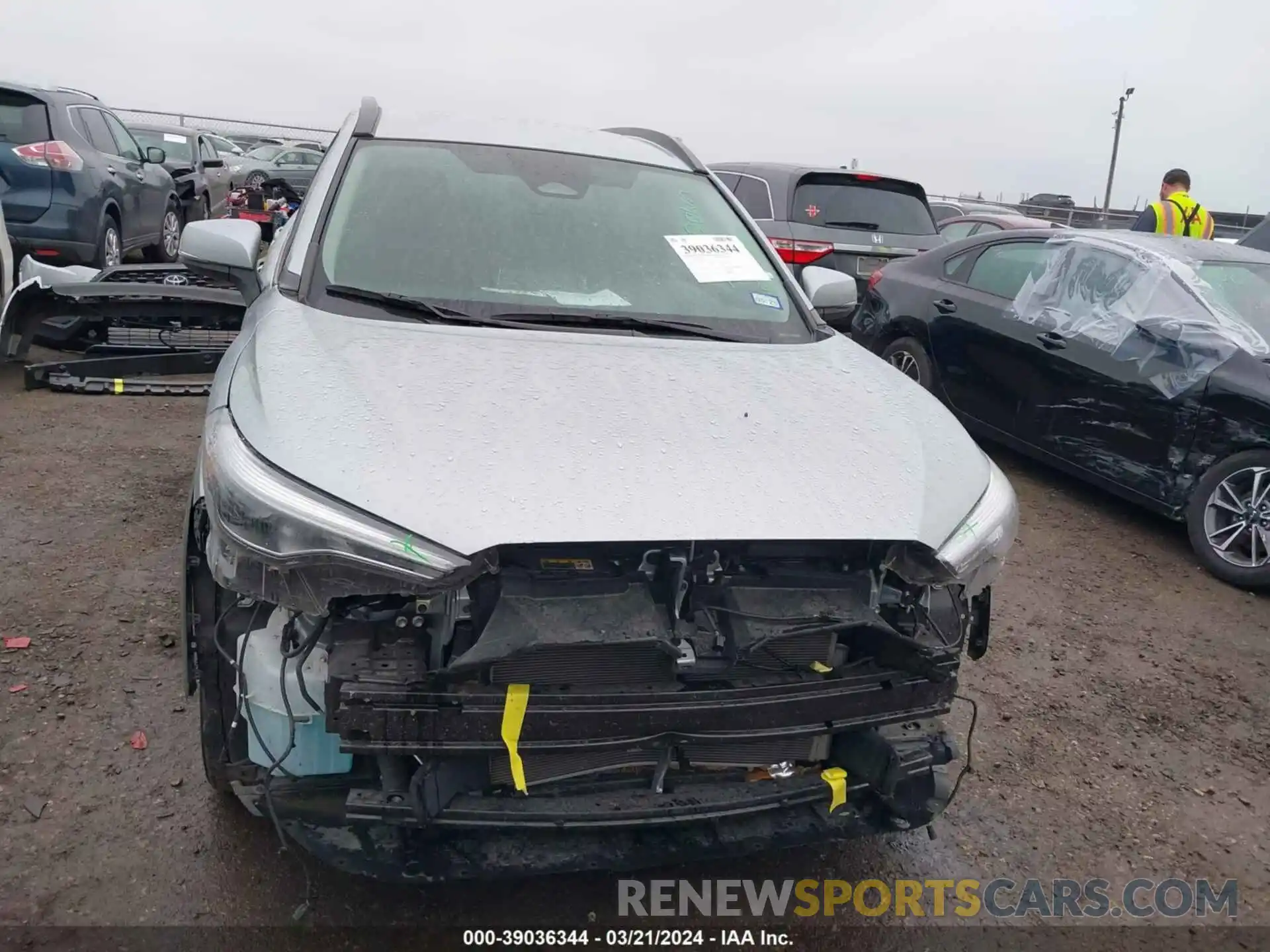 13 Photograph of a damaged car 7MUEAAAGXPV053547 TOYOTA COROLLA CROSS 2023