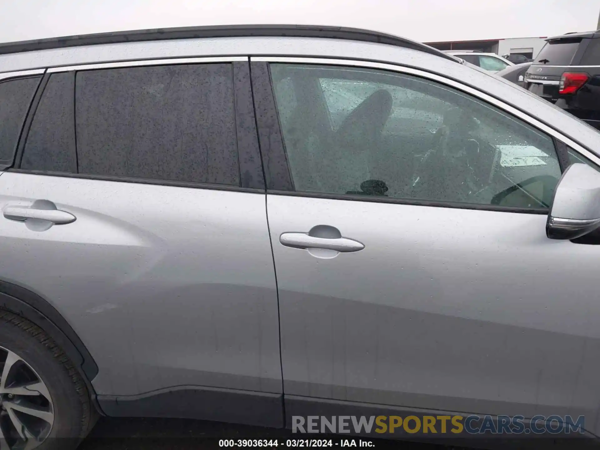 14 Photograph of a damaged car 7MUEAAAGXPV053547 TOYOTA COROLLA CROSS 2023