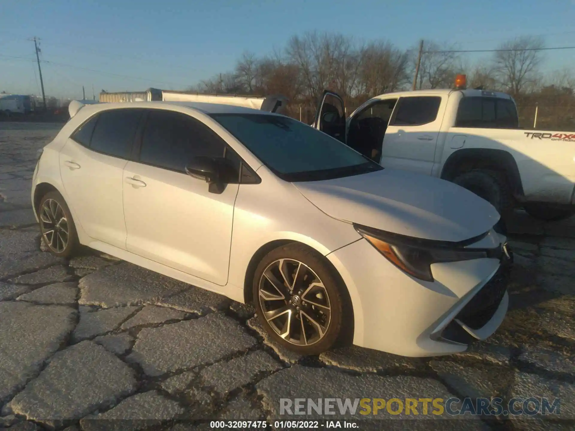 1 Photograph of a damaged car JTNK4RBE0K3012995 TOYOTA COROLLA HATCHBACK 2019