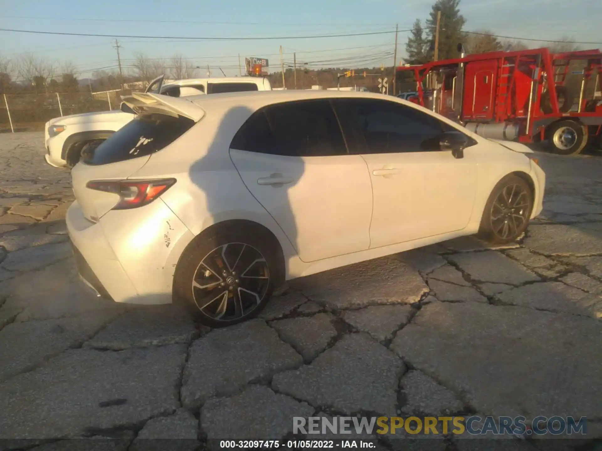 4 Photograph of a damaged car JTNK4RBE0K3012995 TOYOTA COROLLA HATCHBACK 2019