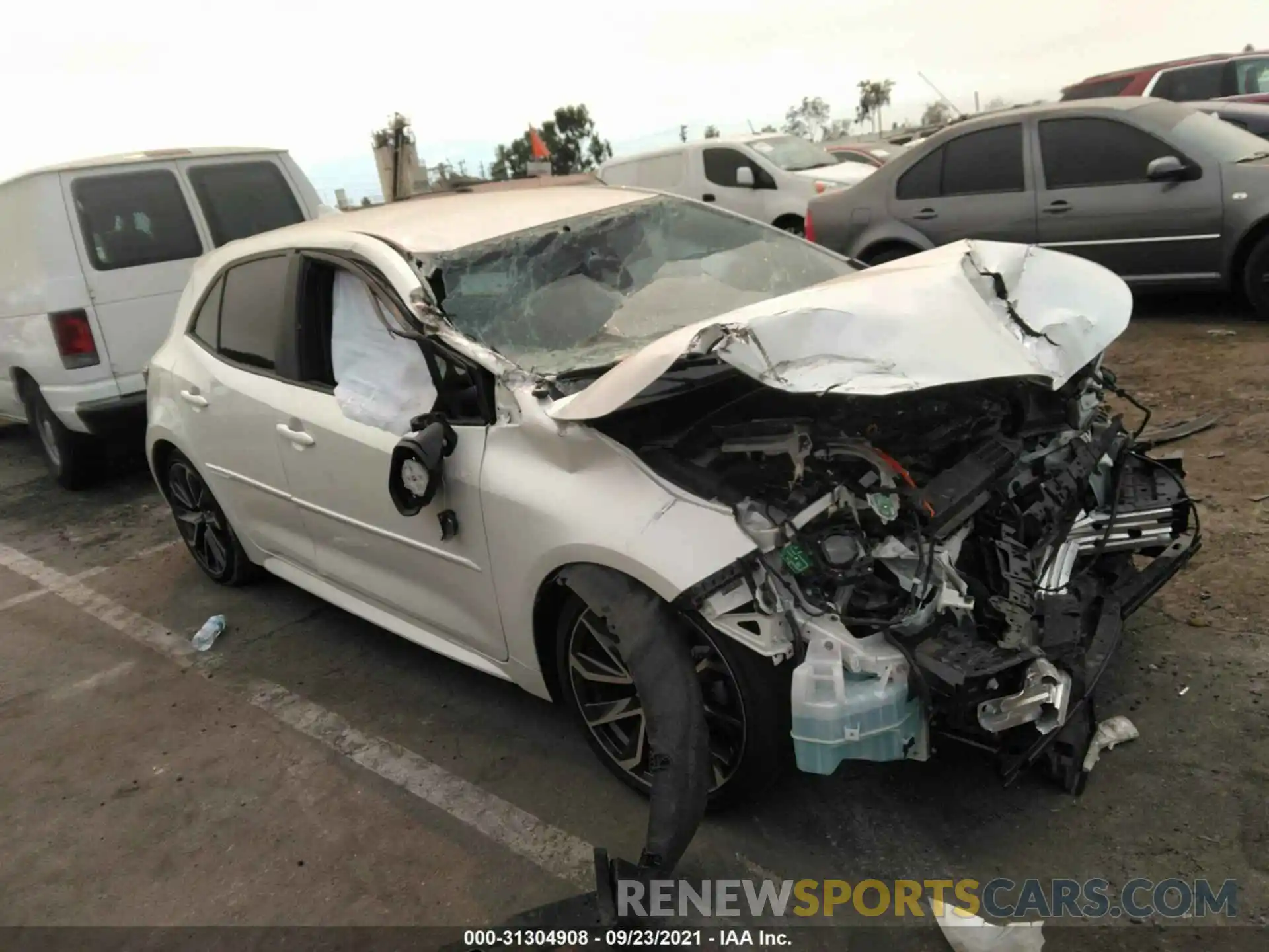 1 Photograph of a damaged car JTNK4RBE2K3060353 TOYOTA COROLLA HATCHBACK 2019