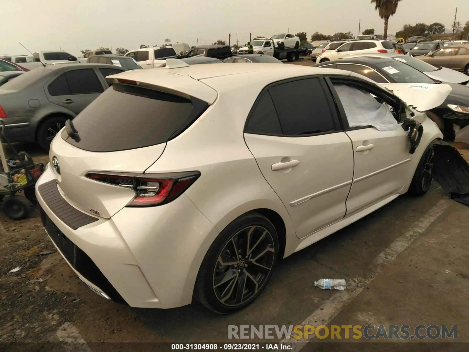 4 Photograph of a damaged car JTNK4RBE2K3060353 TOYOTA COROLLA HATCHBACK 2019