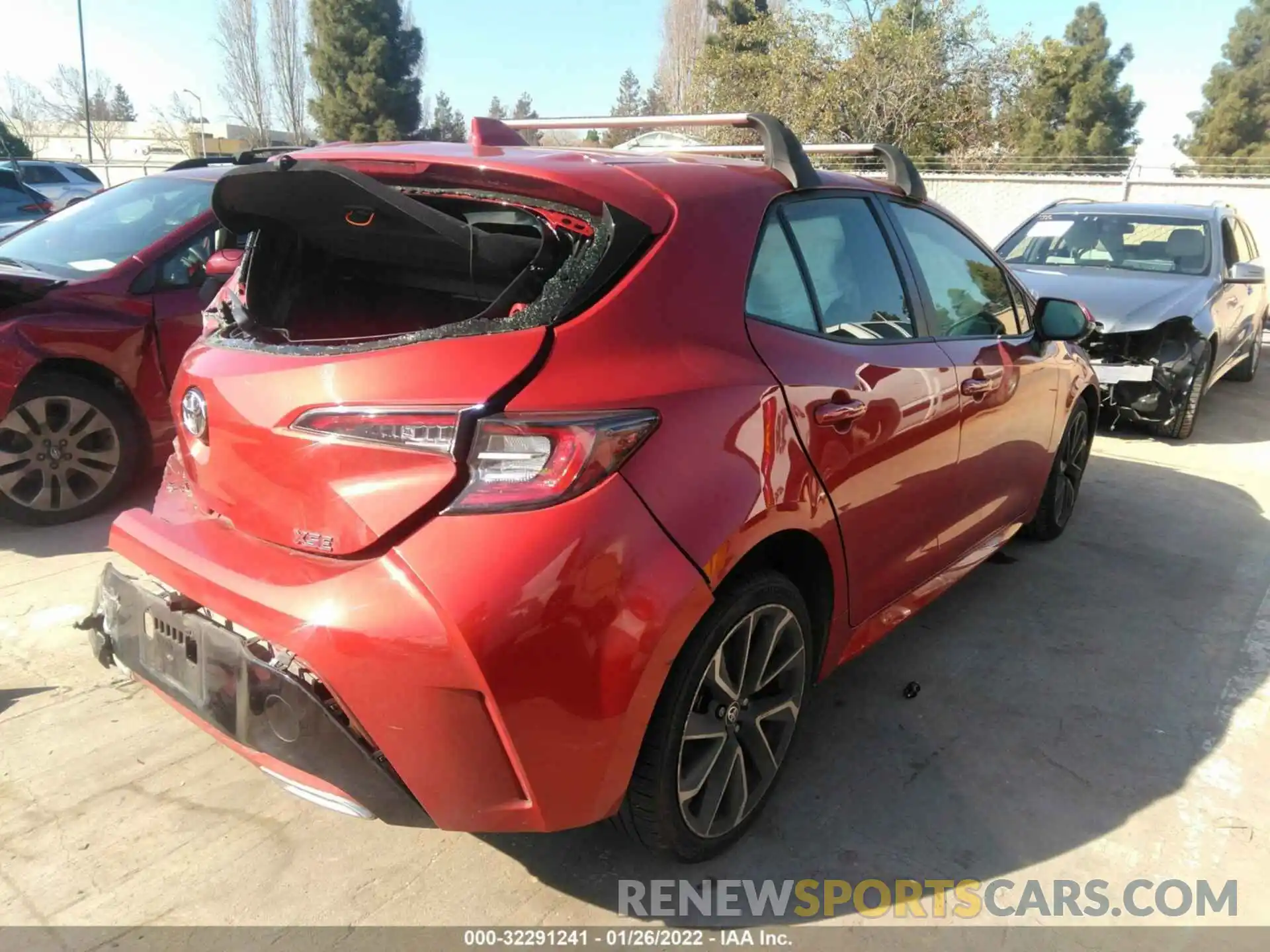 4 Photograph of a damaged car JTNC4RBE2L3094685 TOYOTA COROLLA HATCHBACK 2020